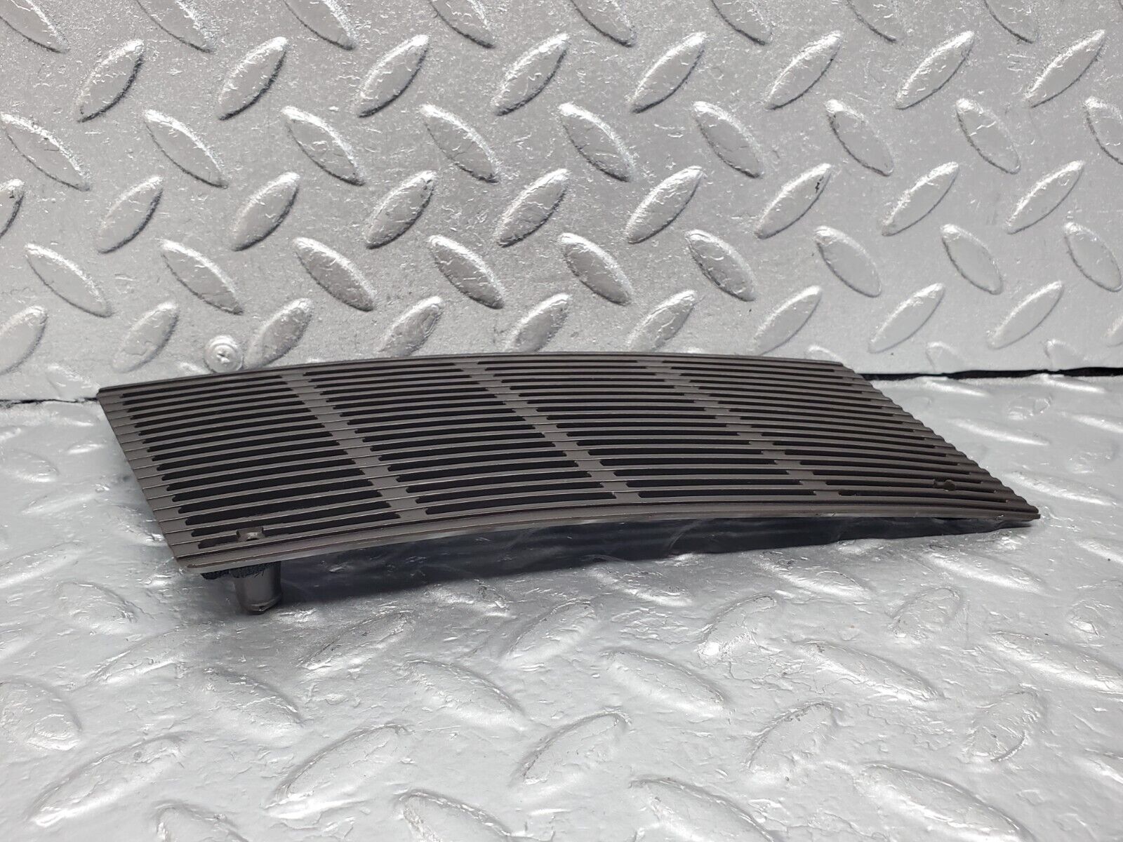 45957 Mercedes-Benz W126 420SE Dashboard Speaker Cover Right Side 1266806939