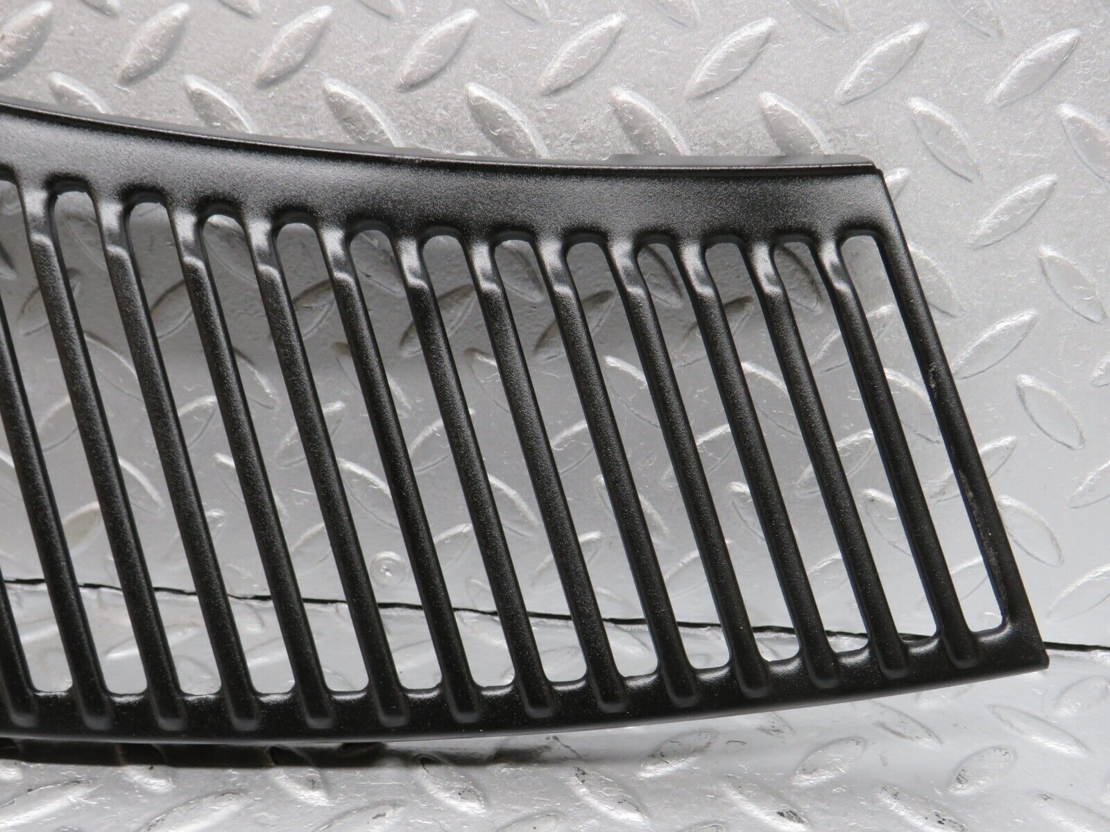 40080 Mercedes-Benz R107 350SL Air Intake Grill Right Side