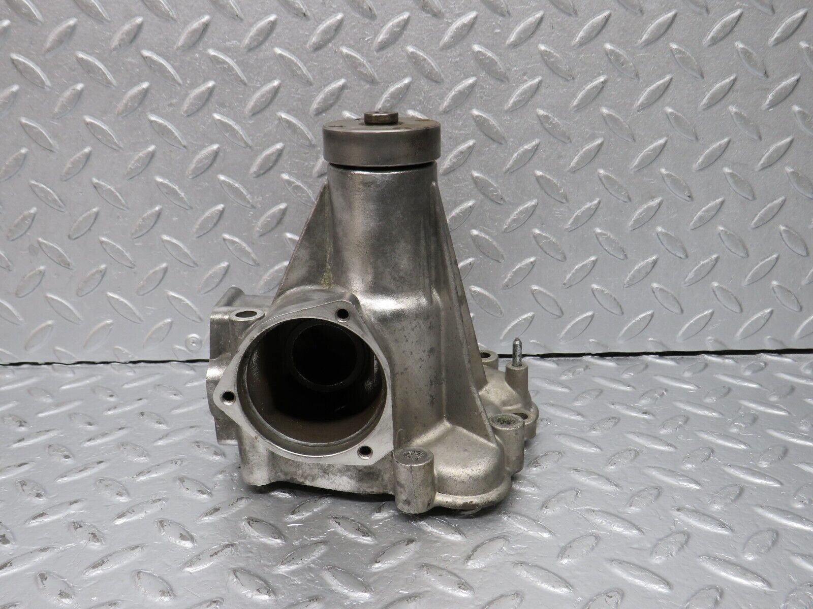 39903 Mercedes-Benz R107 350SL Water Pump