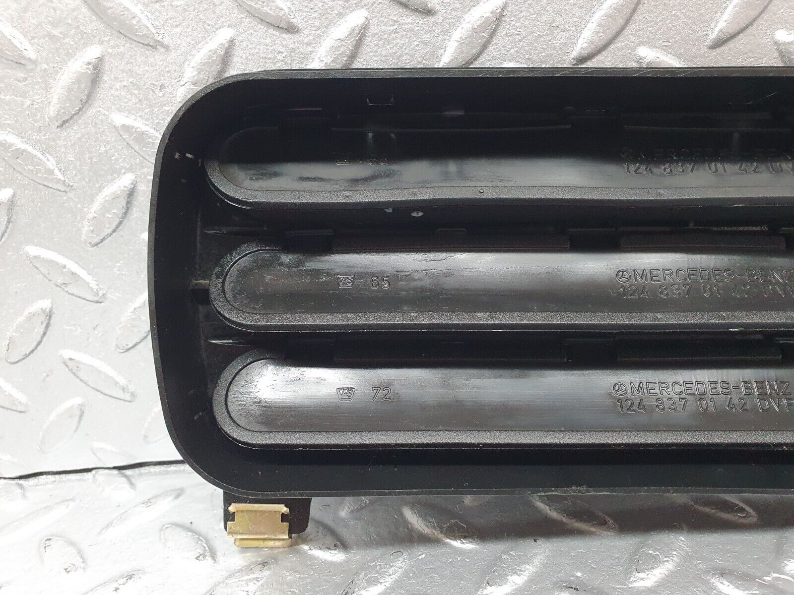 41605 Mercedes-Benz W124 200E Air Intake Vent 1248370230 1248370142