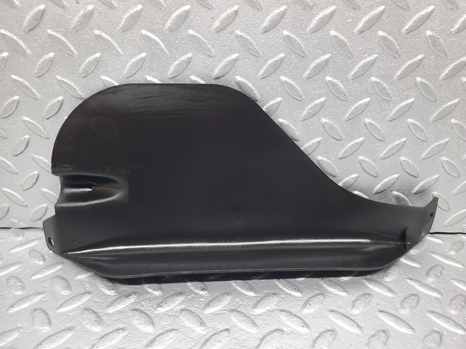 45630 Mercedes-Benz W126 420SE Vacuum Pump Housing Cover 1268050914