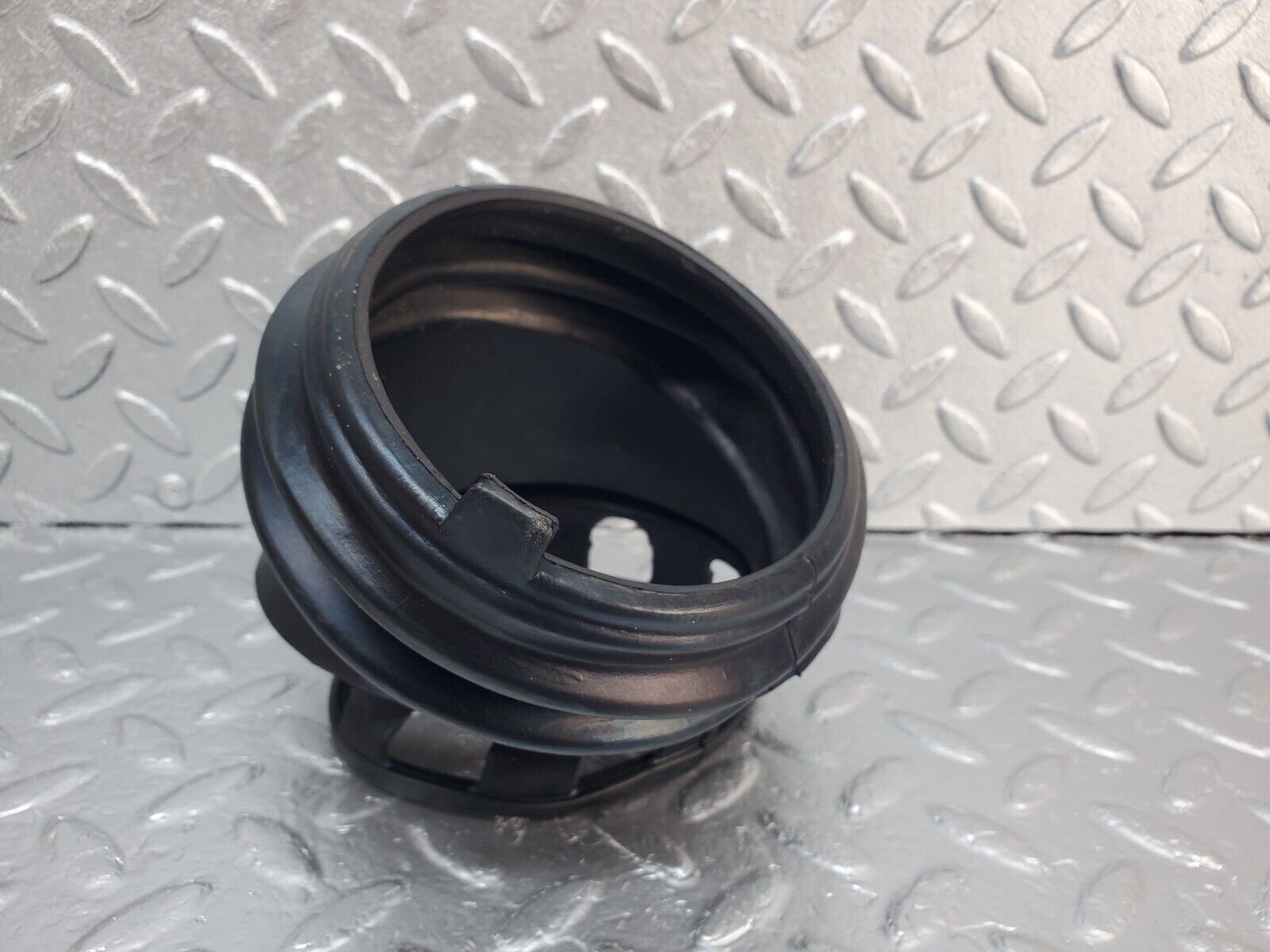 45672 Mercedes-Benz W126 420SE Fuse Box Rubber Grommet 1265450146