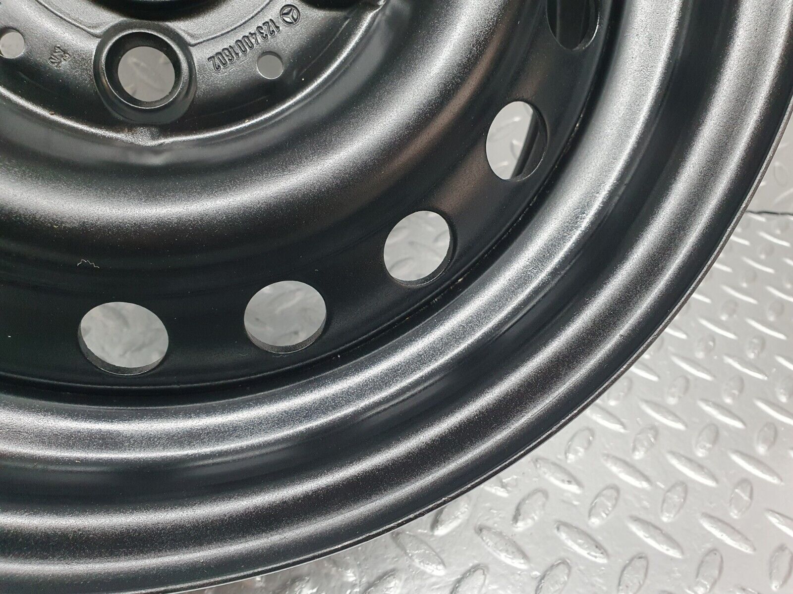 44242 Mercedes-Benz W123 280E Steel Wheel 6Jx14H2 ET30 1234001602