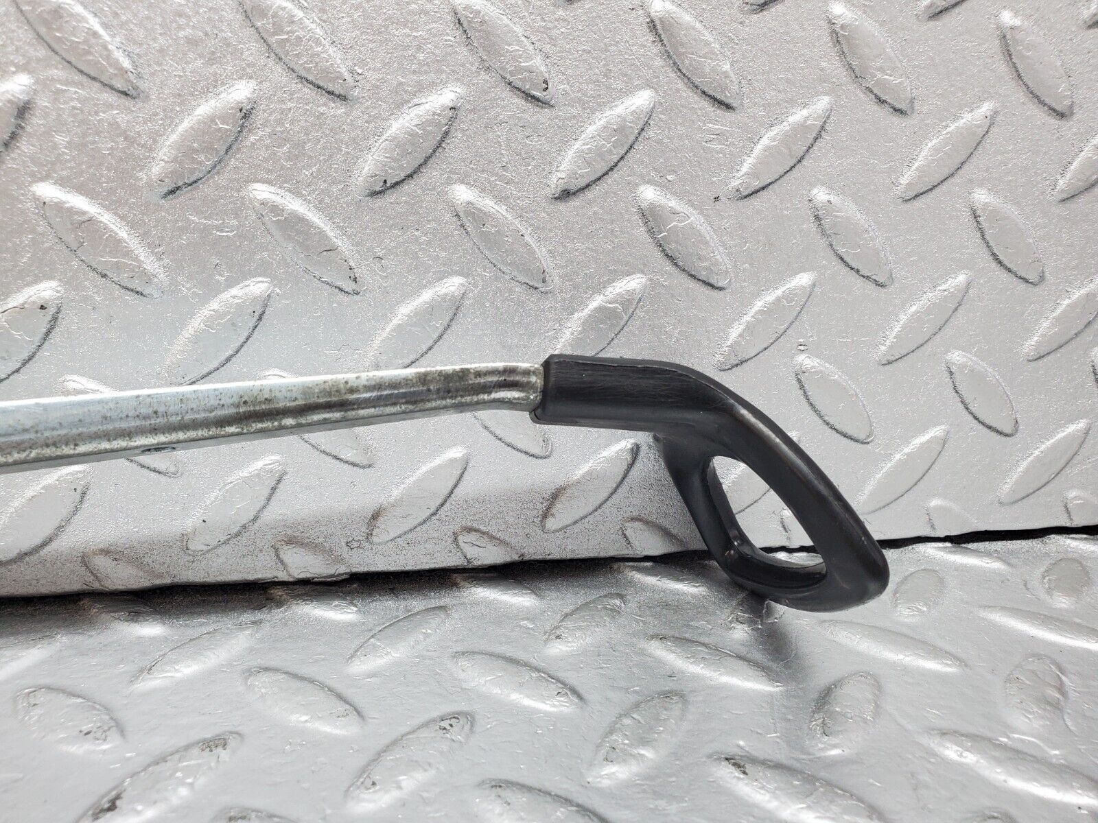 44414 Mercedes-Benz W123 280E Front Right Seat Sliding Adjust Handle