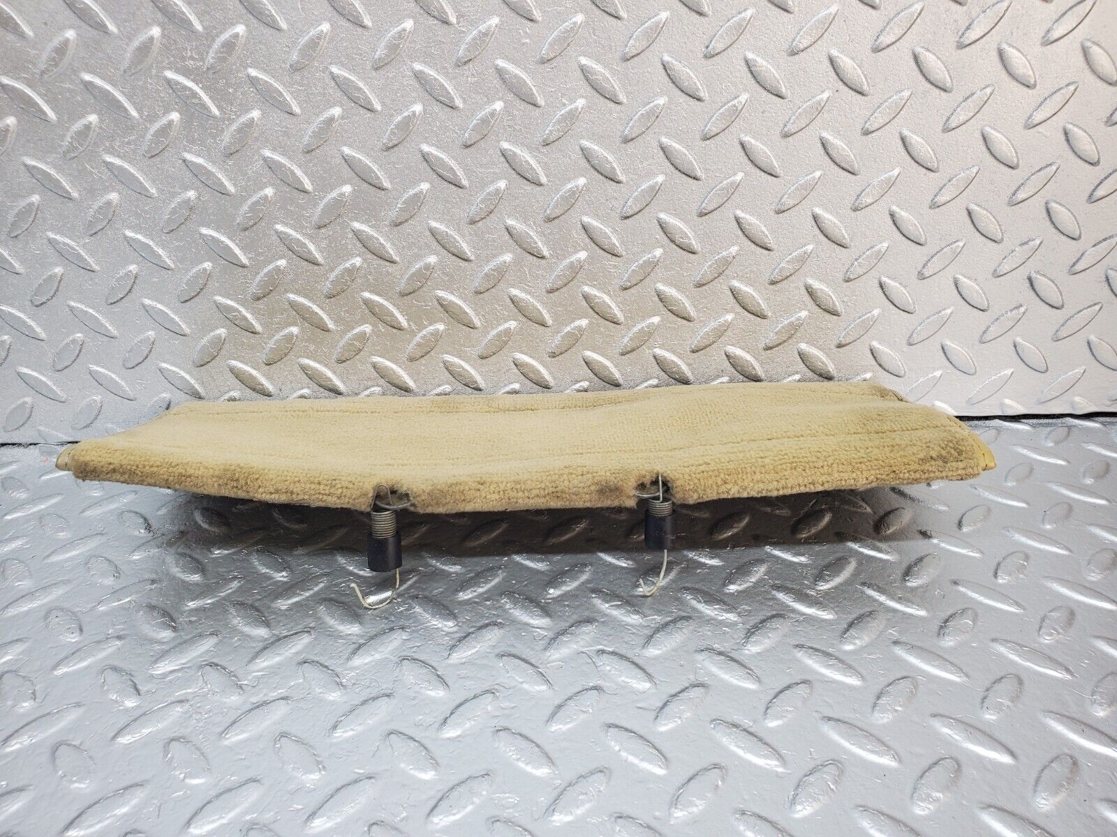 45695 Mercedes-Benz W126 420SE Front Right Seat Under Cover Beige