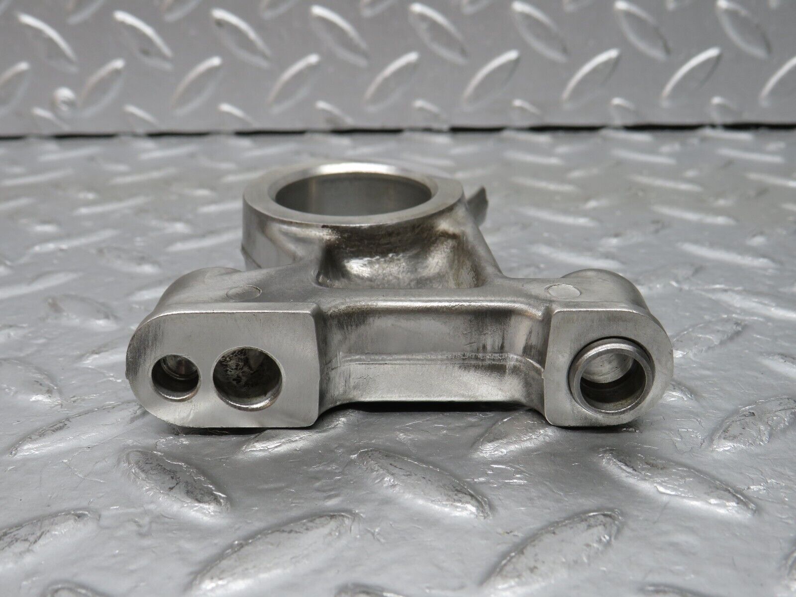 32993 Mercedes-Benz C107 R107 350 V8 Camshaft Tower Bearing 1160511810