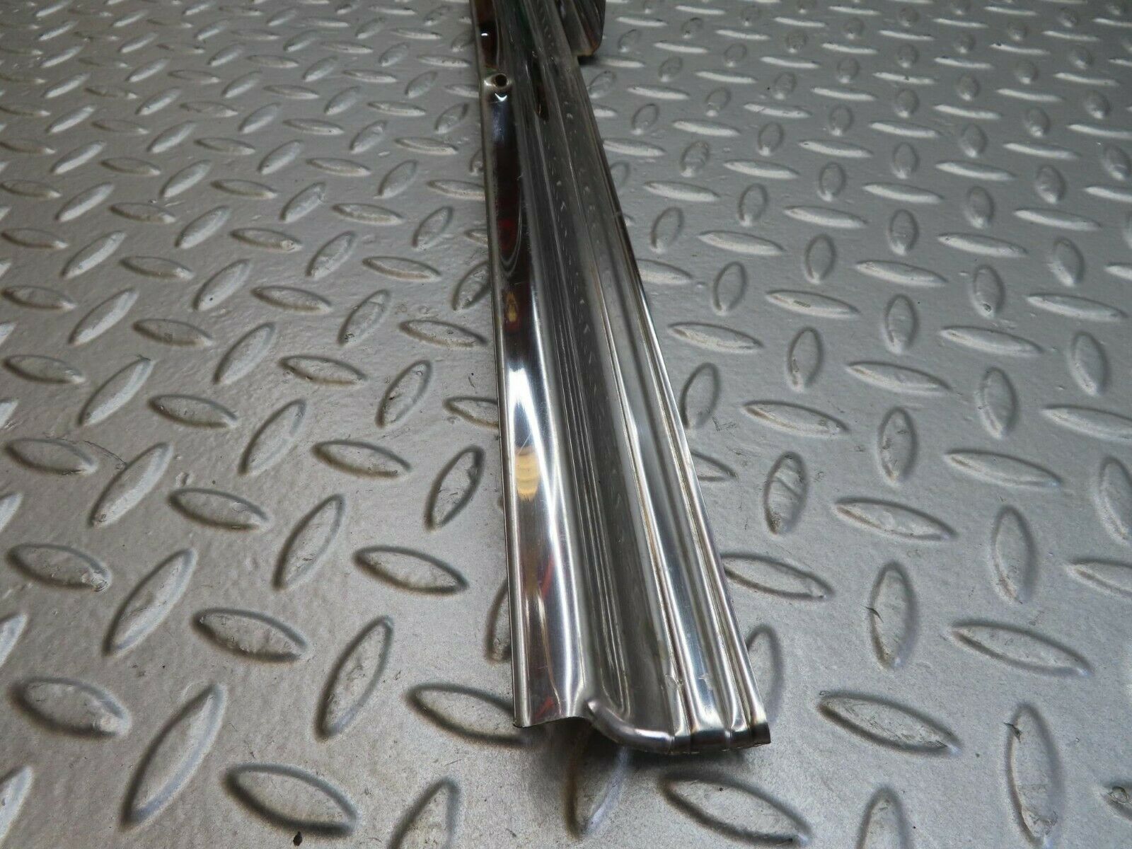 15567 Mercedes-Benz R107 450SL Right Door Sill Chrome