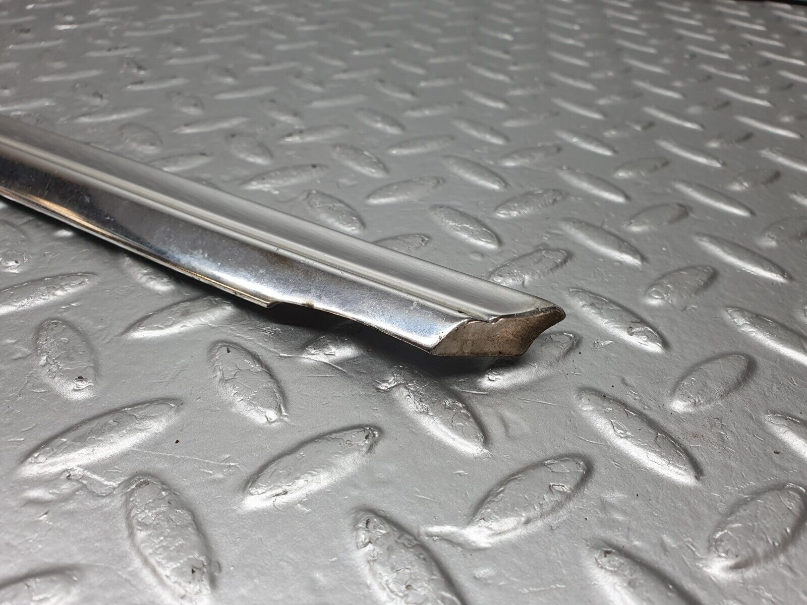 43463 Mercedes-Benz W108 280SE Front Left Door Window Chrome Trim