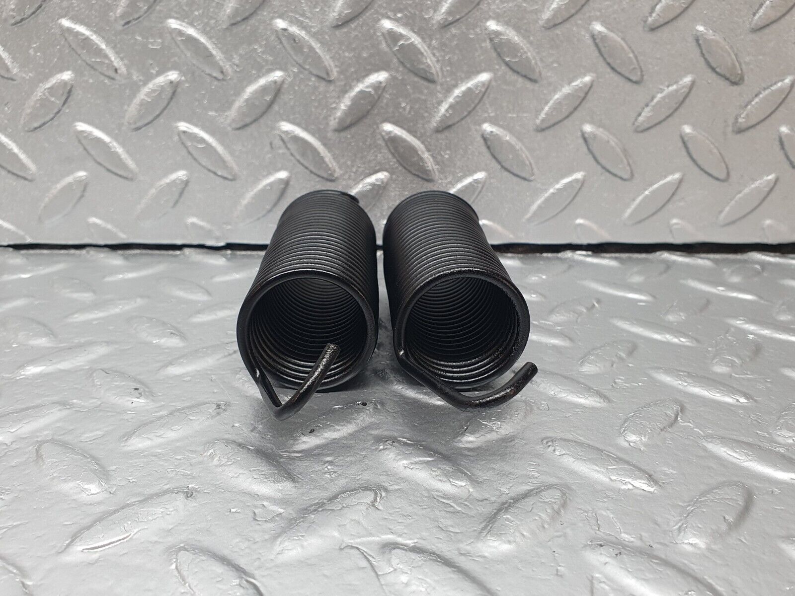 42824 Mercedes-Benz W201 190 2.0L Trunk Lid Hinge Spring 2x