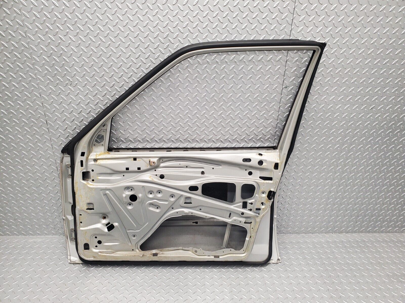 46121 Mercedes-Benz W124 Front Right Door