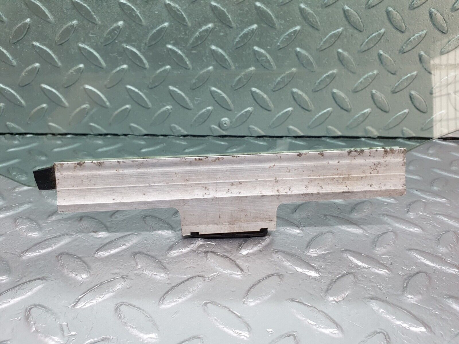 41992 Mercedes-Benz W202 C200 Rear Right Door Window Glass