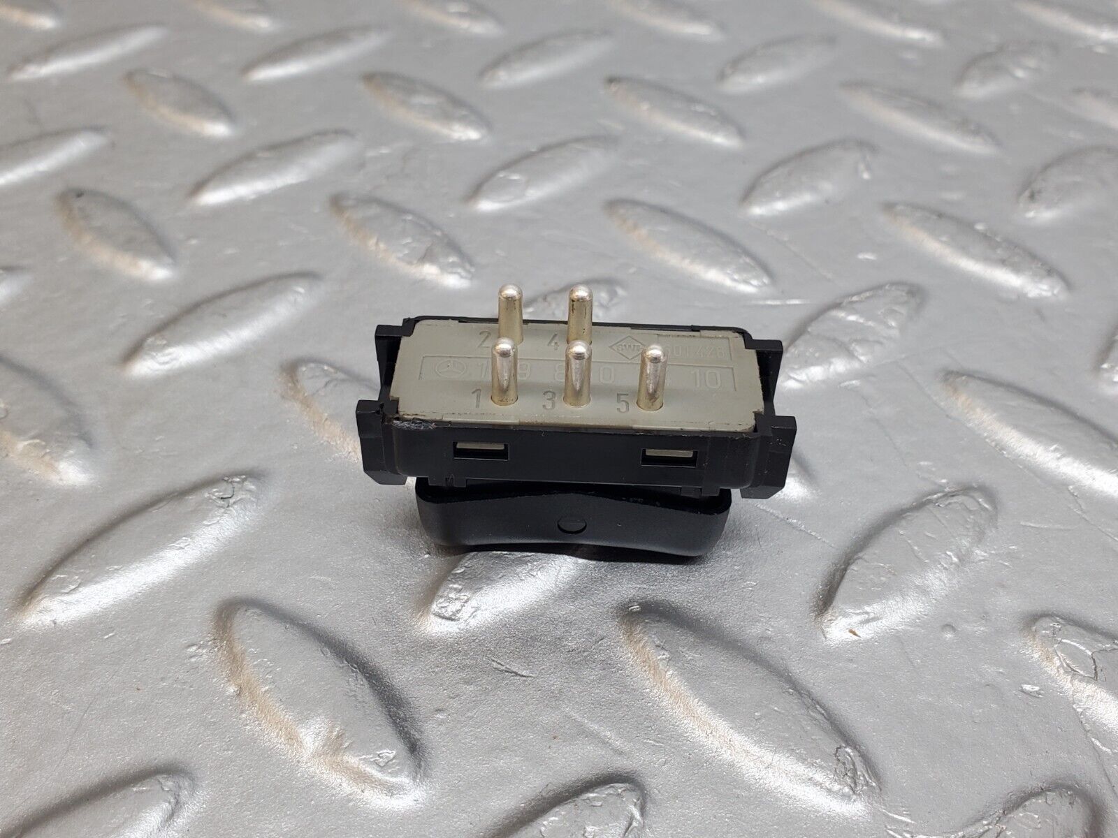 44715 Mercedes-Benz W124 220E Rear Windscreen Defroster Switch 1298207410
