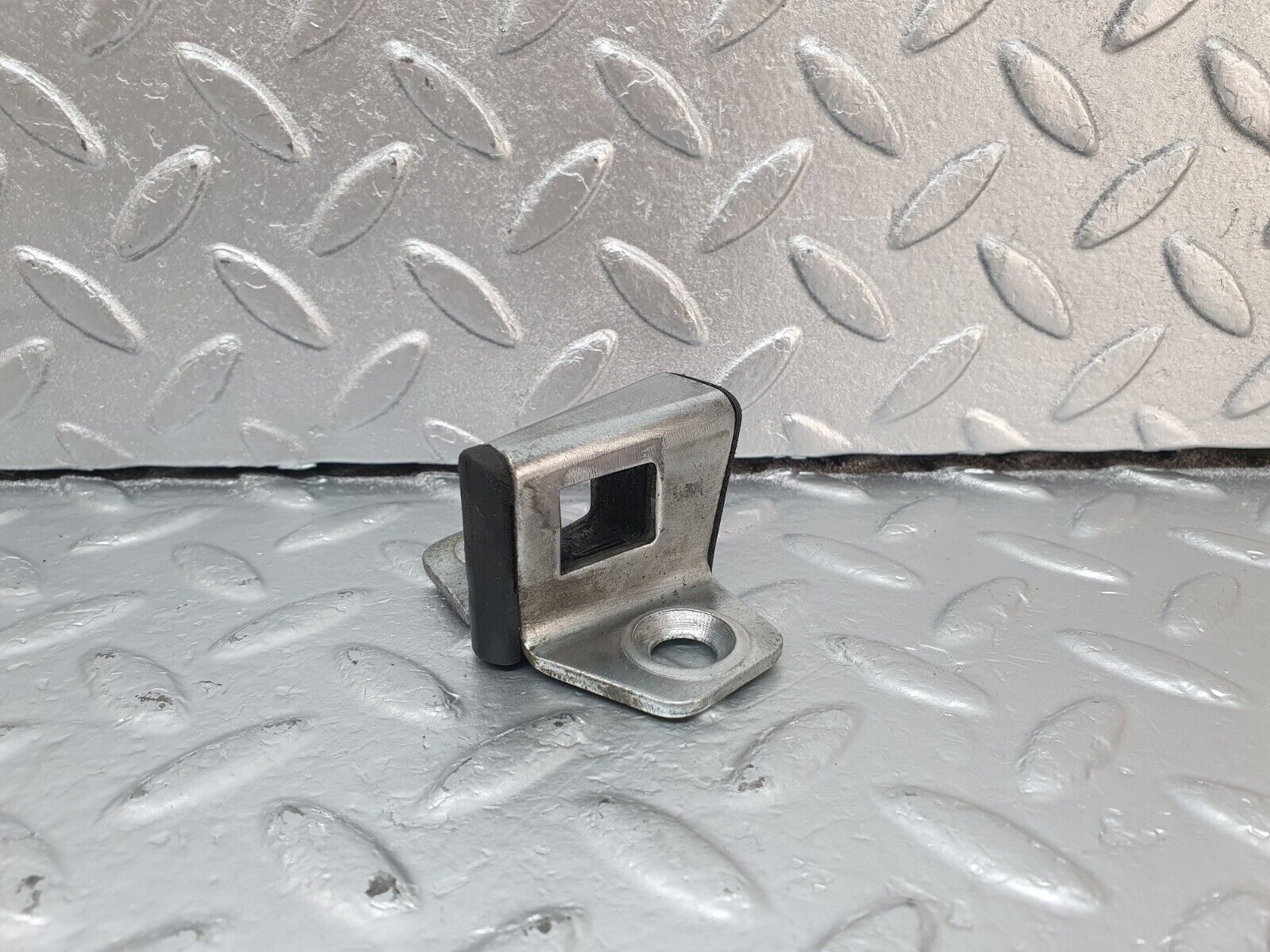 42889 Mercedes-Benz W201 190 2.0L Door Lock Latch