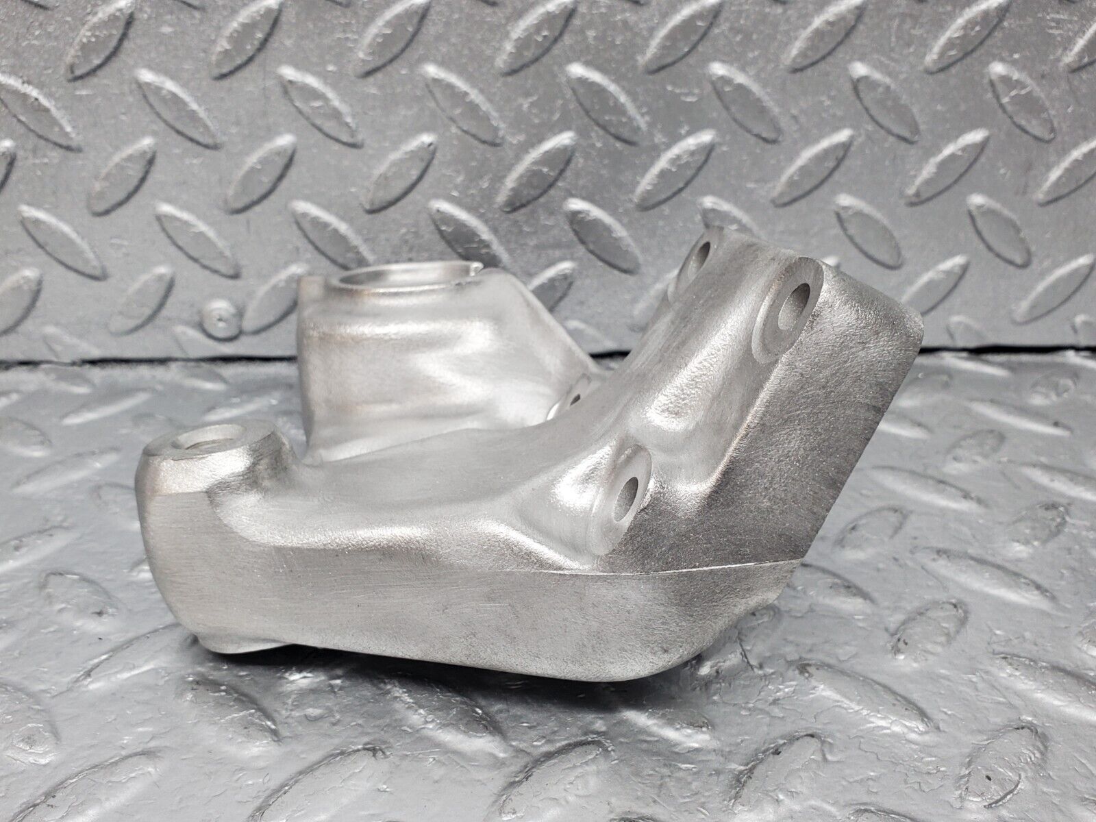 45924 Mercedes-Benz W126 420SE Engine Mount Bracket Right Side 1162235504