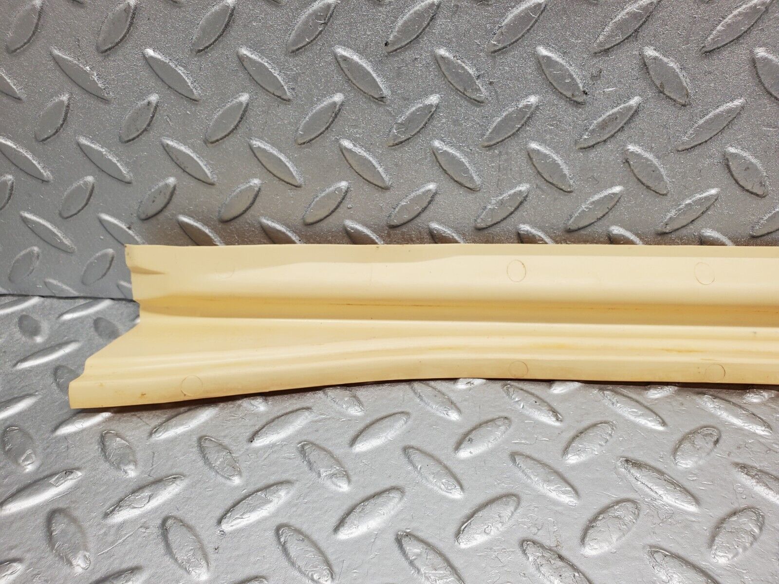 46742 Mercedes-Benz R129 320SL Coupe Right Door Sill Trim Beige 1297271088