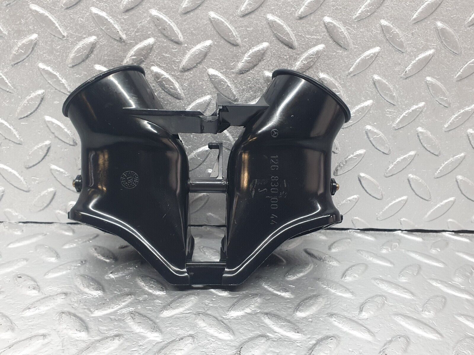 43628 Mercedes-Benz C126 380SEC Coupe Air Duct Vent 1268300044