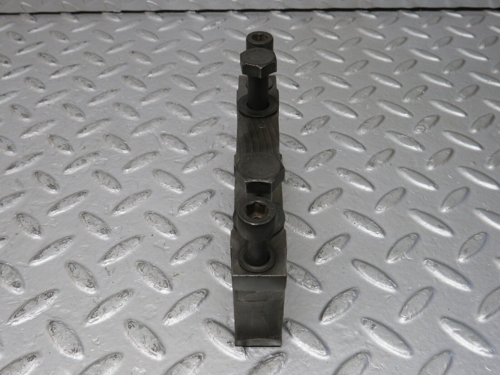 32869 Mercedes-Benz C107 R107 350 V8 Crankshaft Bearing Block 1160110312