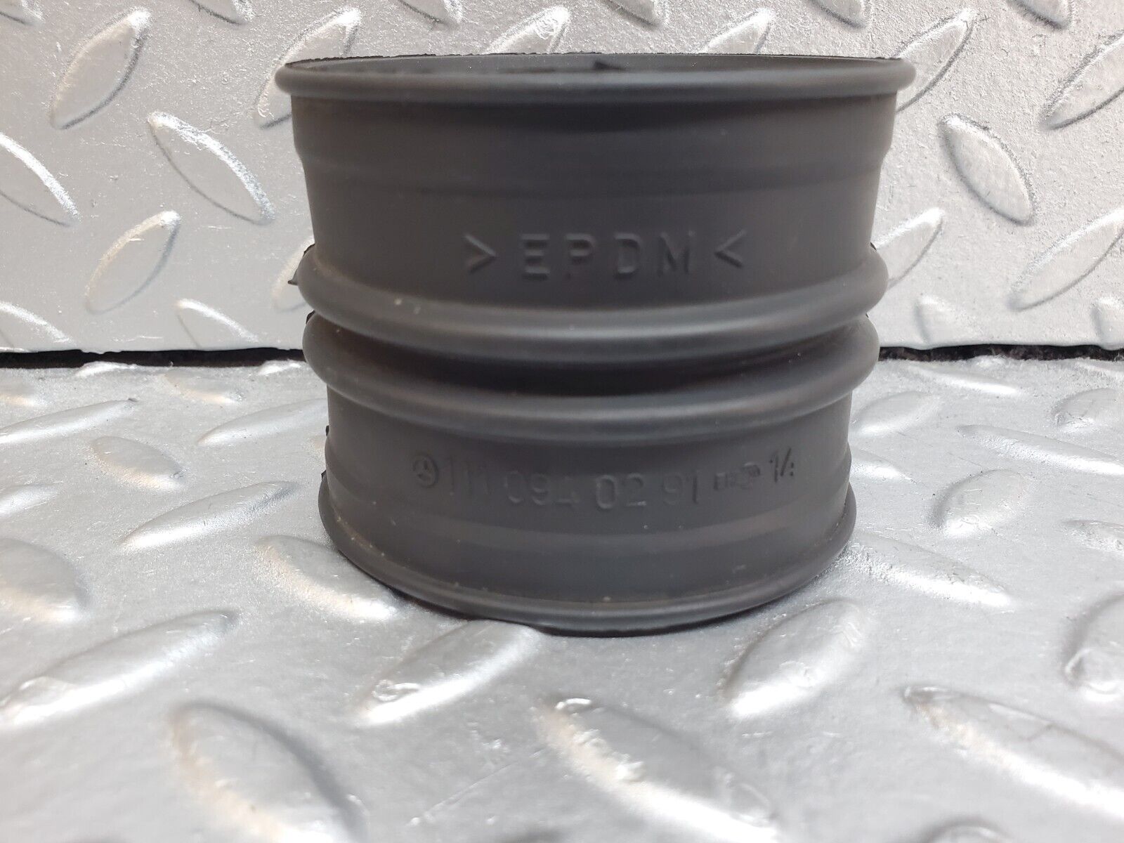 44761 Mercedes-Benz W124 220E Air Intake Pipe 110940291