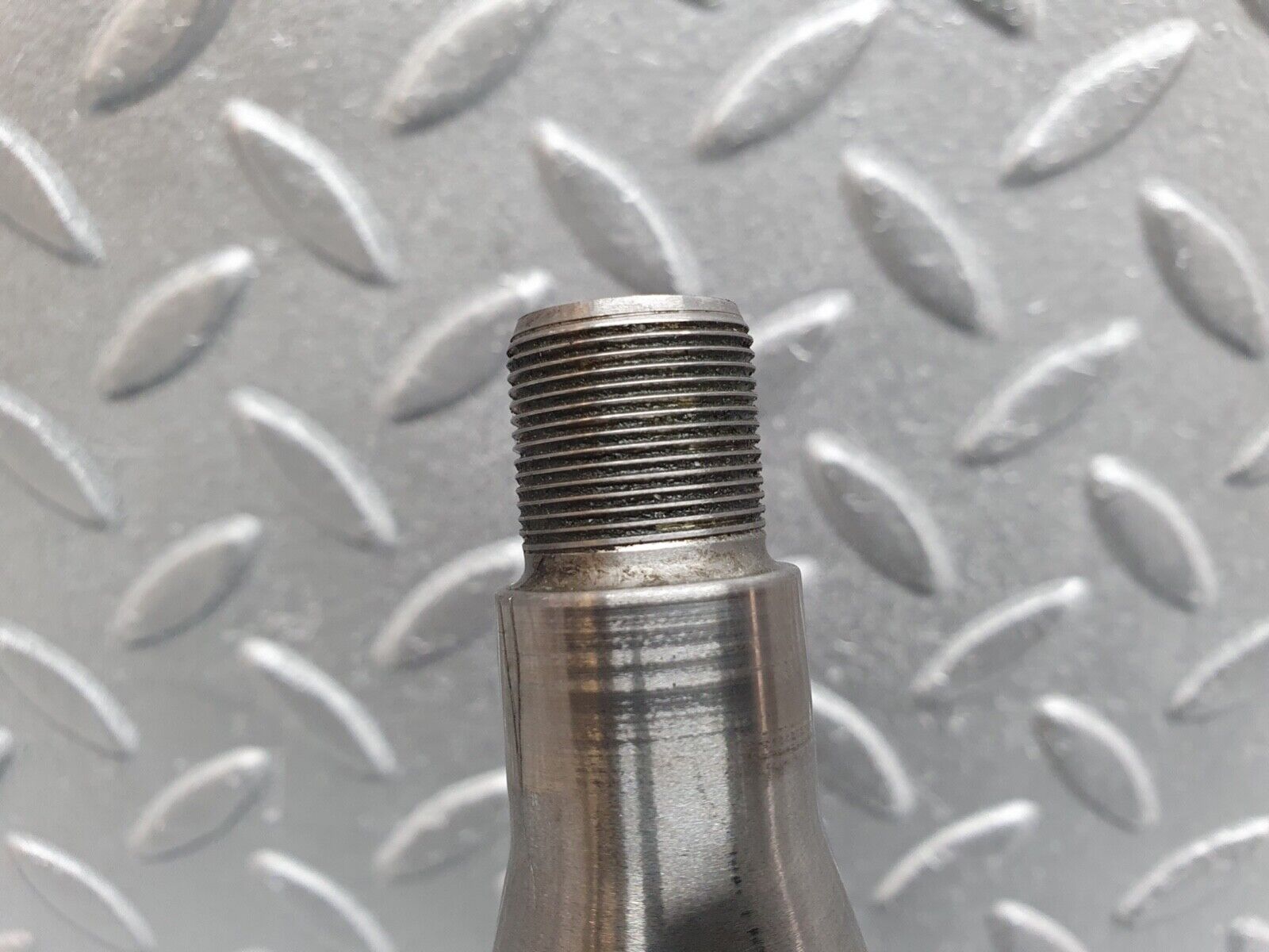 42028 Mercedes-Benz W202 C200 Front Left Steering Knuckle 2021401