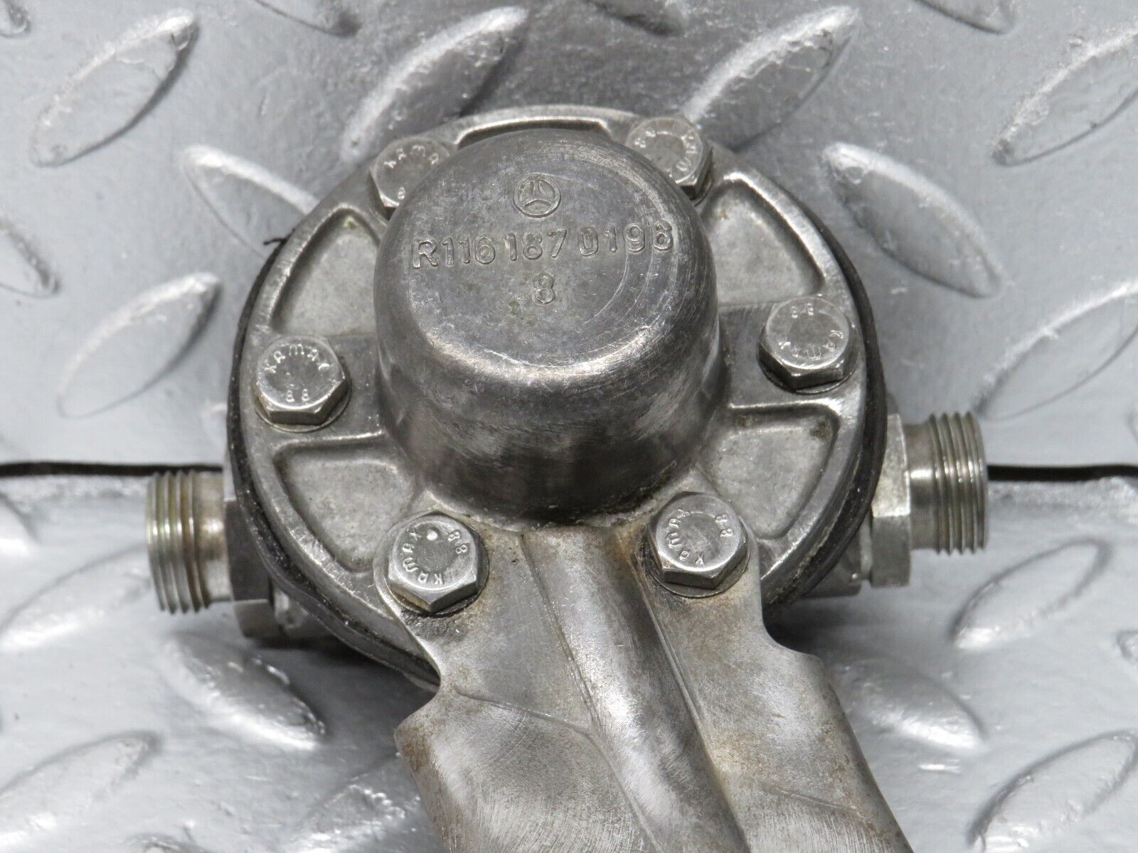 39888 Mercedes-Benz R107 350SL Oil Pressure Damper 1161870494 1161870196