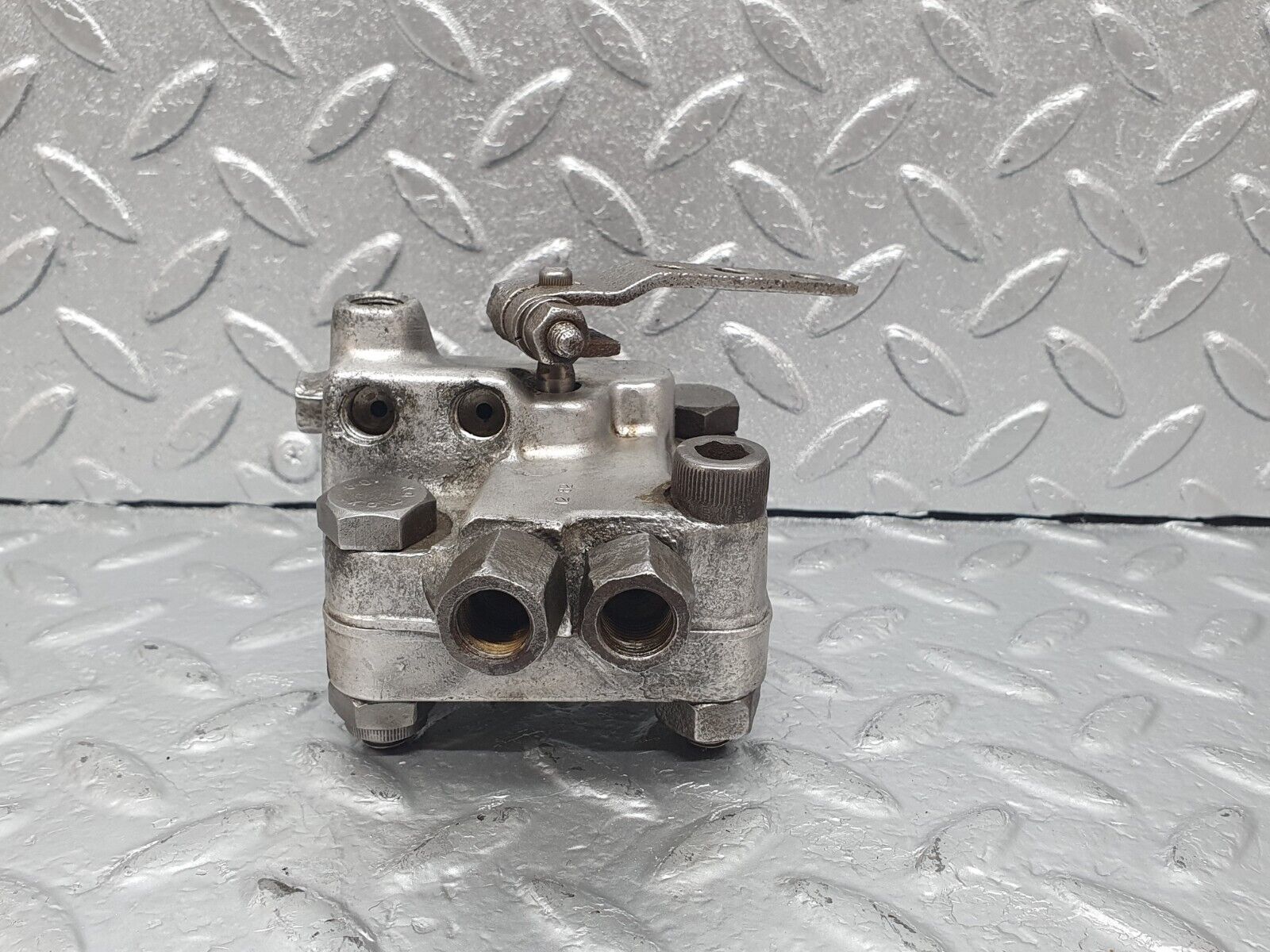 43649 Mercedes-Benz C126 380SEC Coupe Suspension Levelling Valve 1153280521