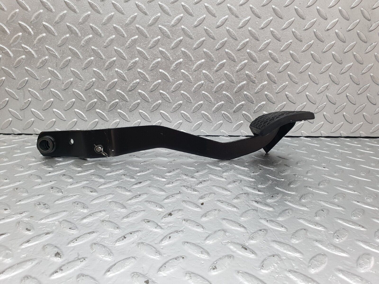 43896 Mercedes-Benz C123 230CE Coupe Brake Pedal With Rubber 1232910082