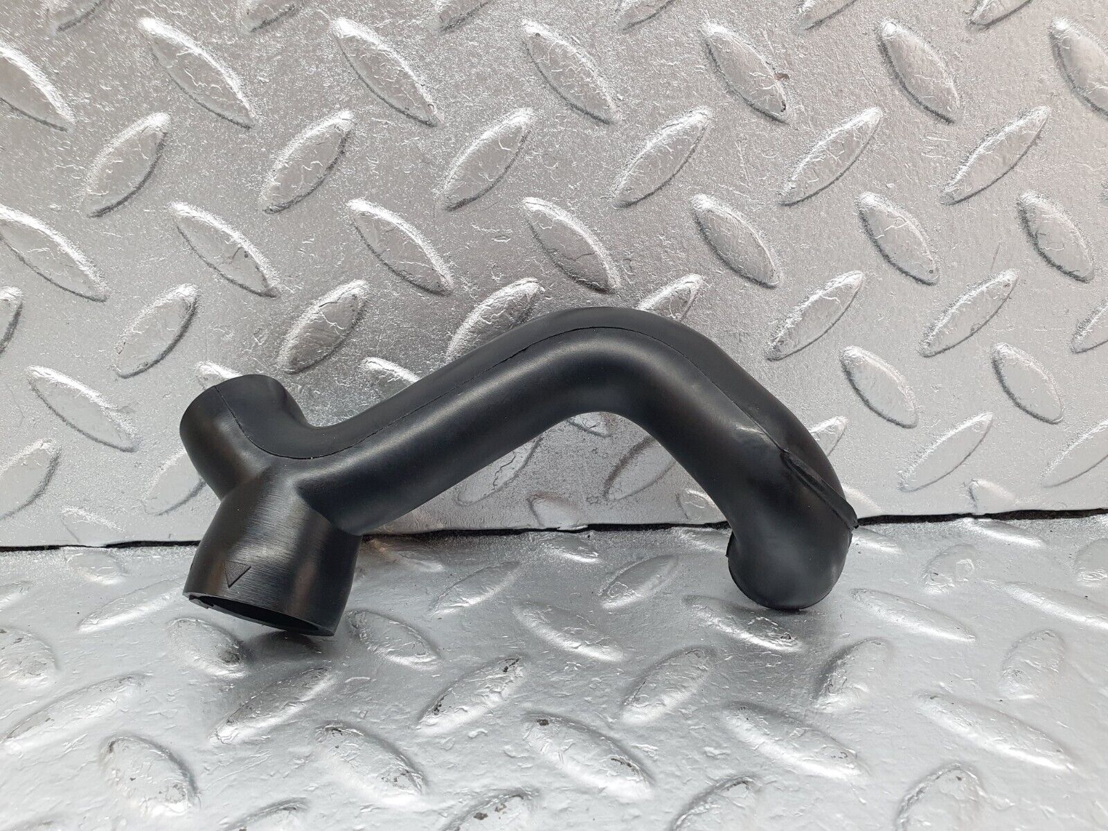 43999 Mercedes-Benz C123 230CE Coupe Air Intake Pipe 1020942582