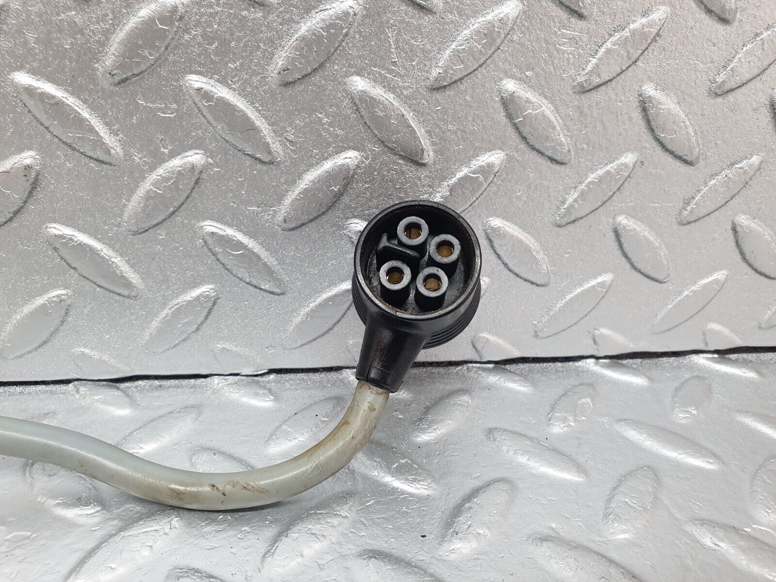 43693 Mercedes-Benz C126 380SEC Coupe Ignition Control Unit Cable 09961812