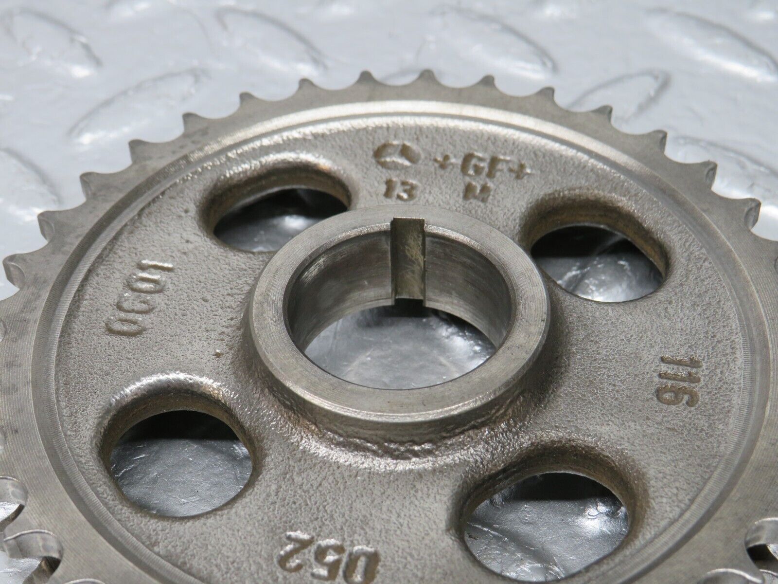 32949 Mercedes-Benz C107 R107 450 V8 Camshaft Timing Gear 1160520601