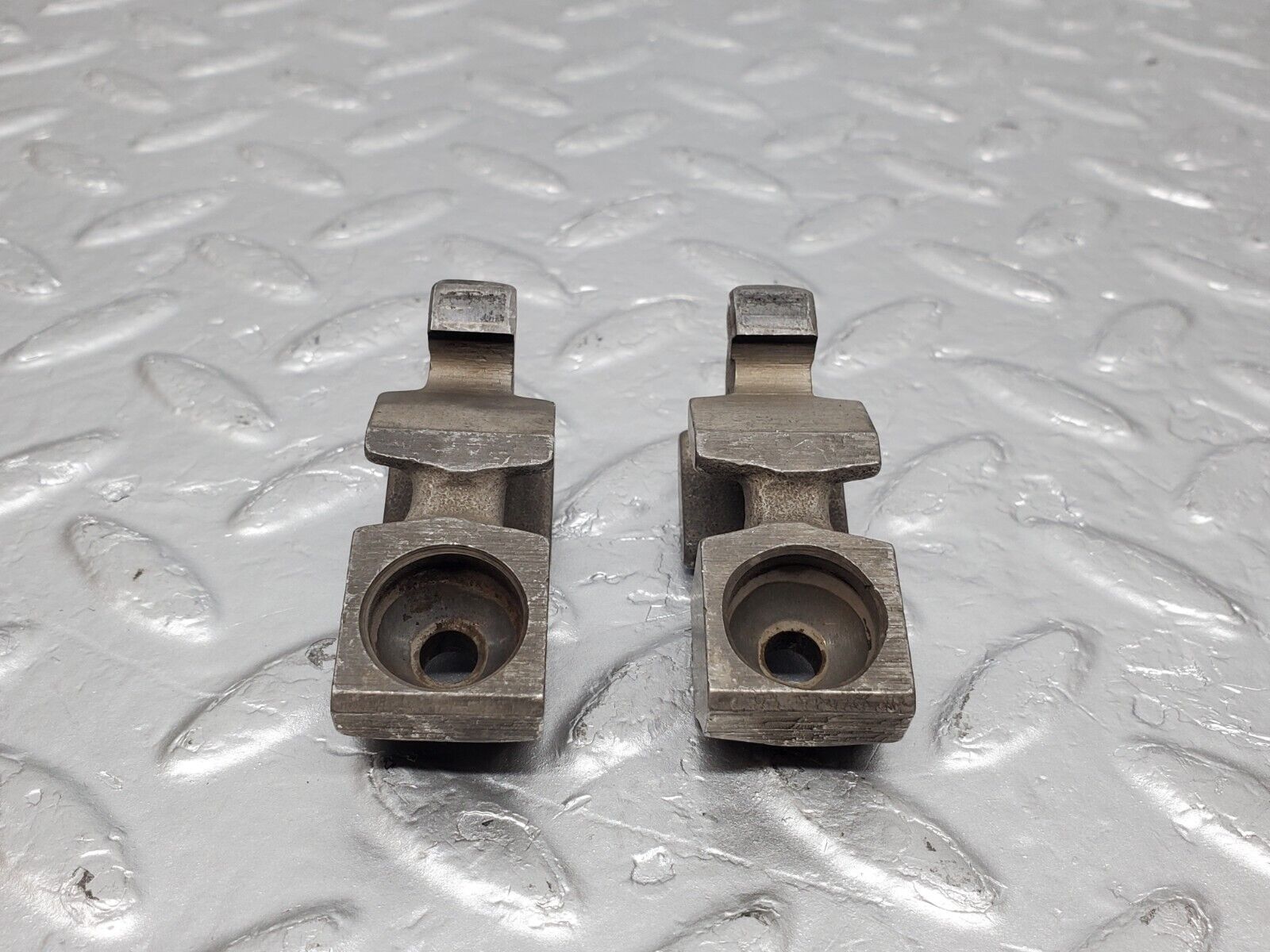 45477 Mercedes-Benz 280E M110.988 Valve Rocker Arm With Retaining Spring