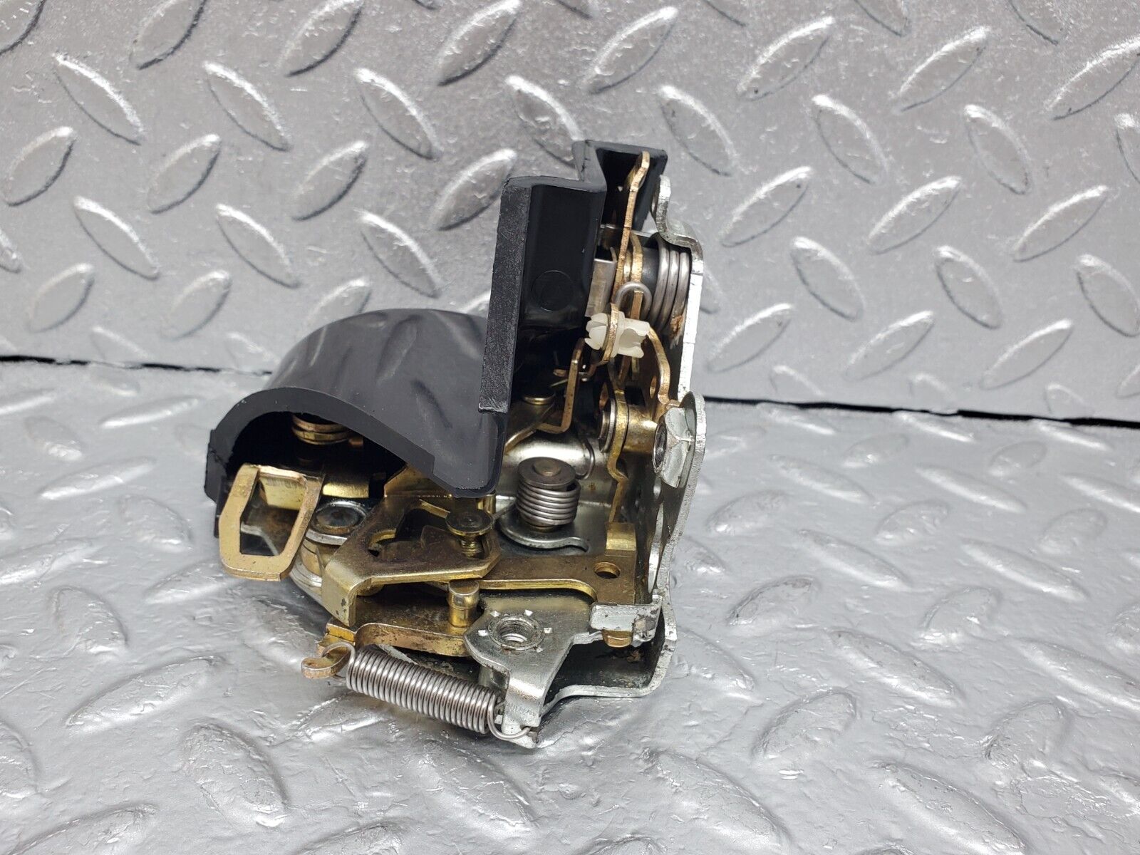 44439 Mercedes-Benz W123 280E Rear Right Door Lock Mechanism 1237330208