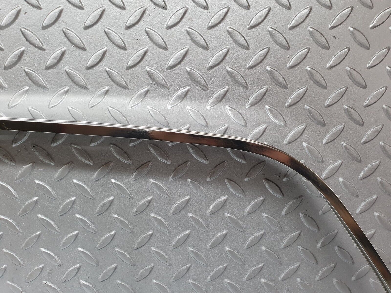 44200 Mercedes-Benz C123 230CE Coupe Chrome Roof Trim Cladding Right Side