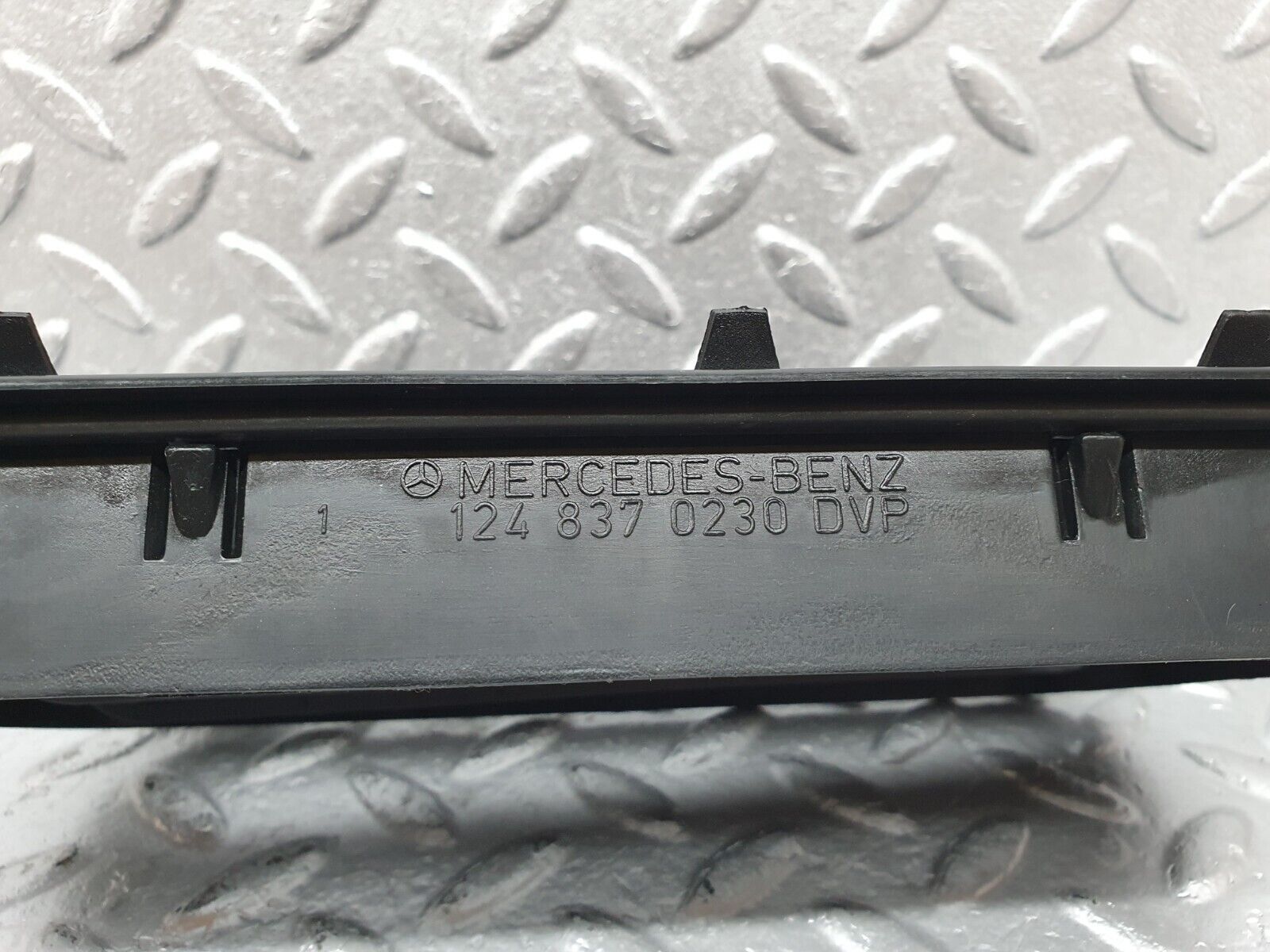 41604 Mercedes-Benz W124 200E Air Intake Vent 1248370230 1248370142