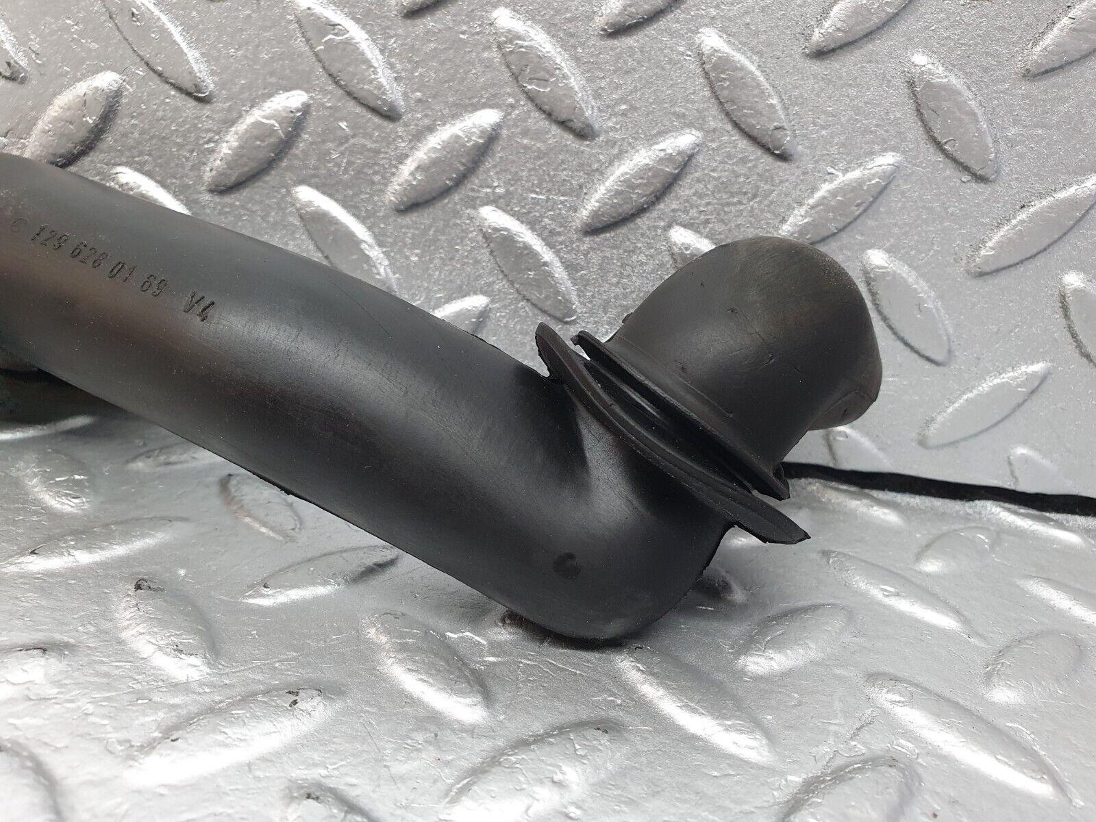 42521 Mercedes-Benz R129 320SL Coupe Heater Drain Pipe 1296280169