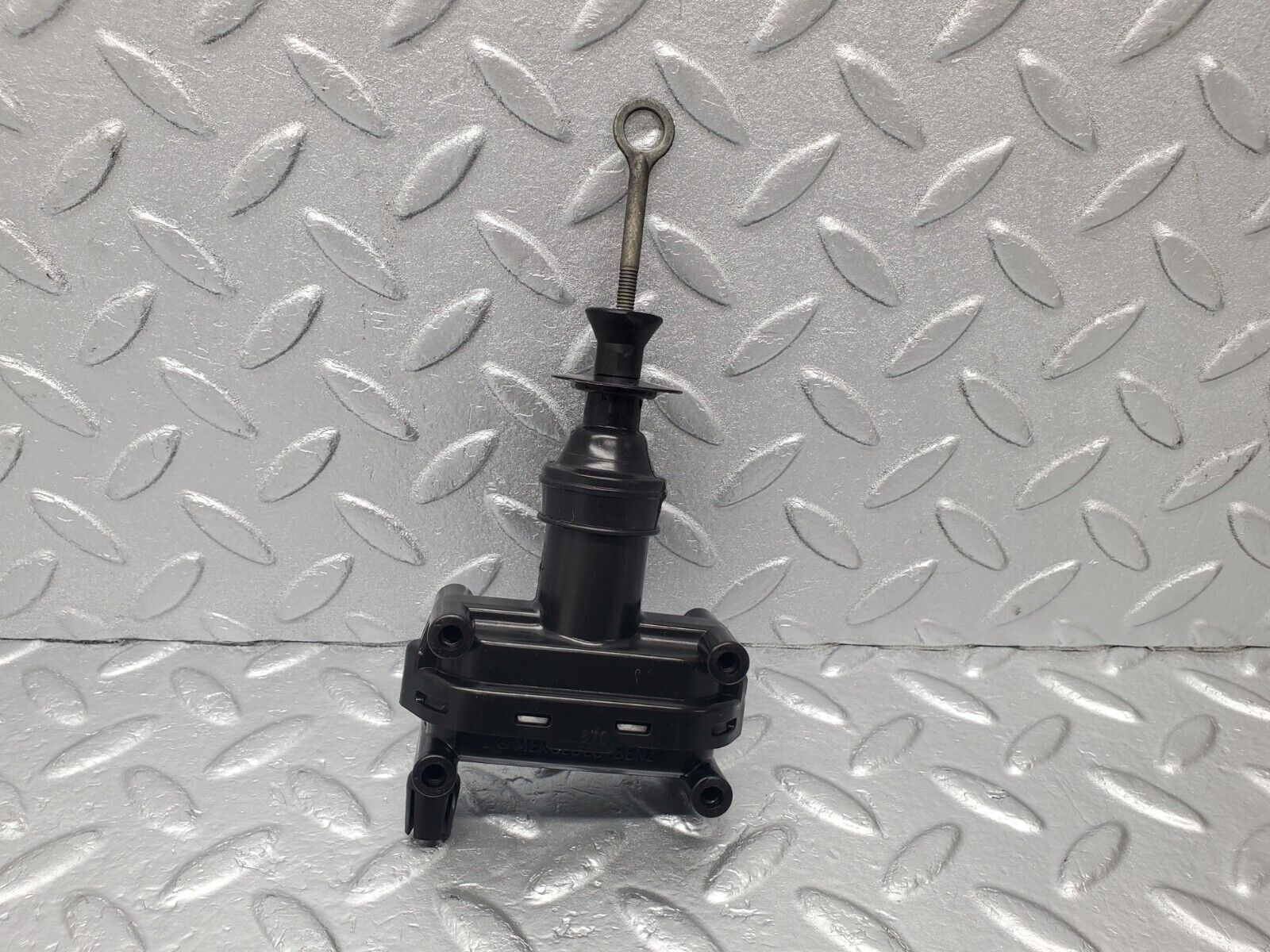 46940 Mercedes-Benz R129 320SL Coupe Left Door Lock Vacuum Actuator