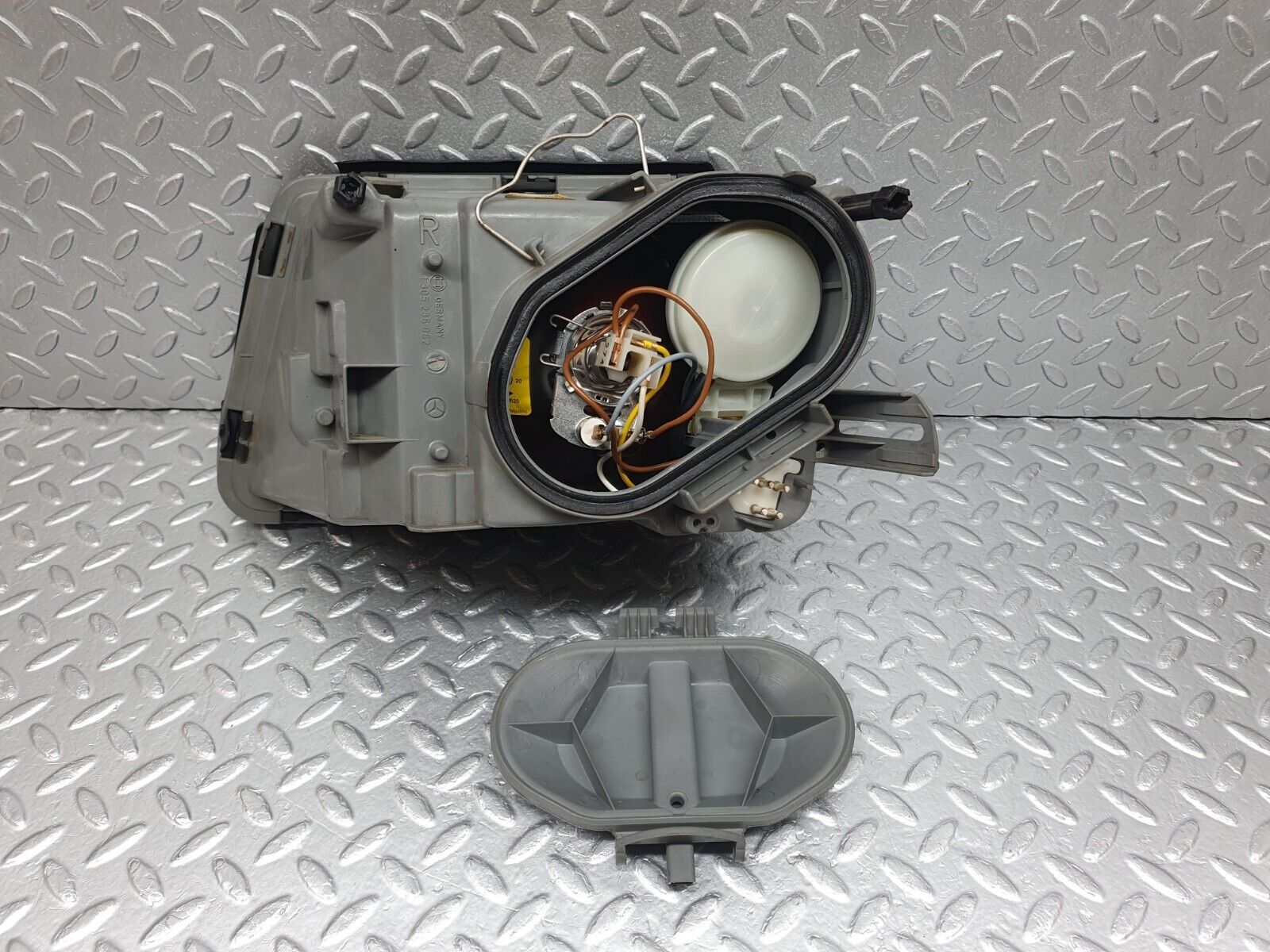 43619 Mercedes-Benz C126 380SEC Coupe Headlight Right Bosch 1268203661 0301065722 1305620484