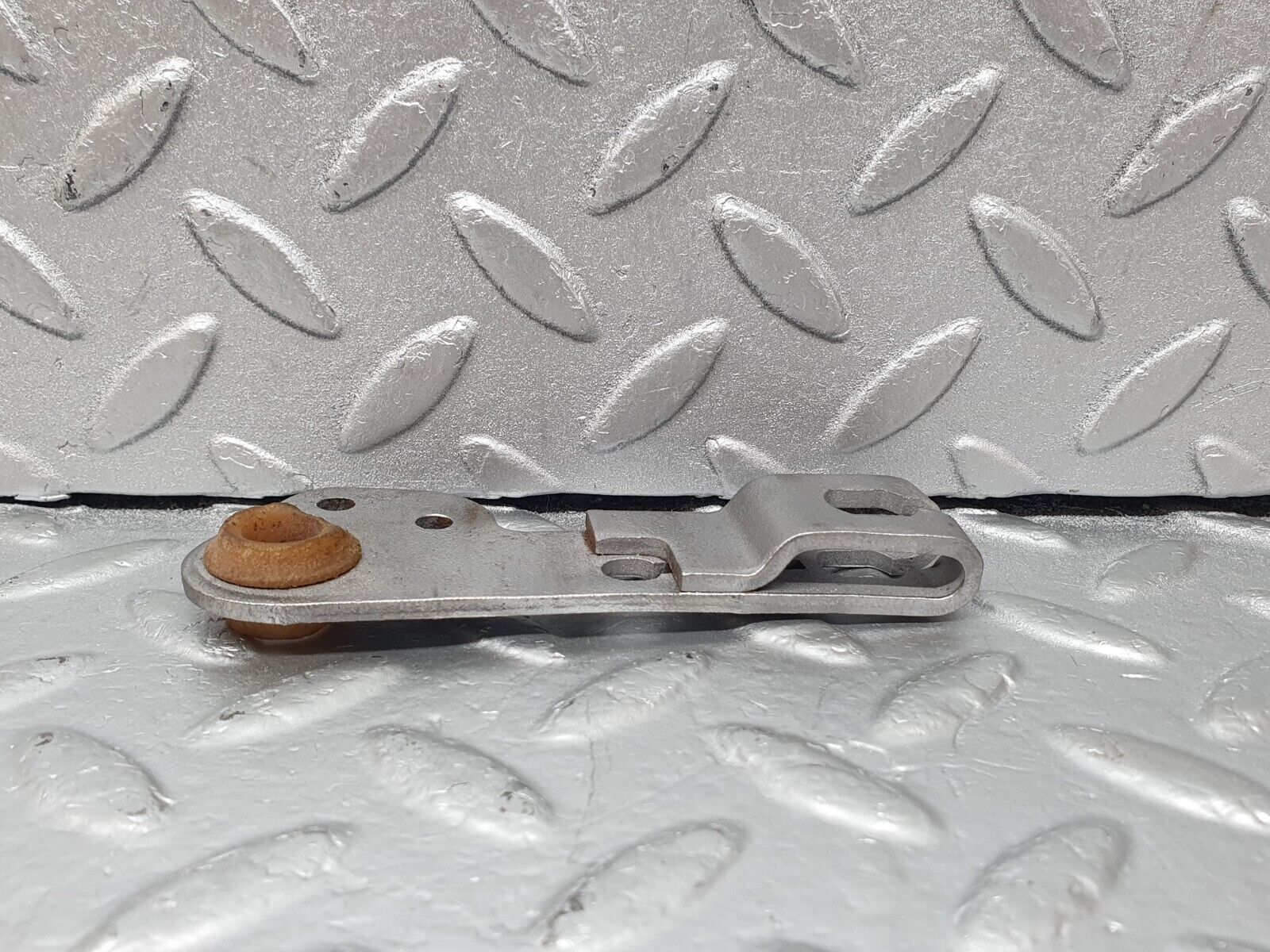 43832 Mercedes-Benz C126 380SEC Coupe Automatic Gearbox Linkage Bracket