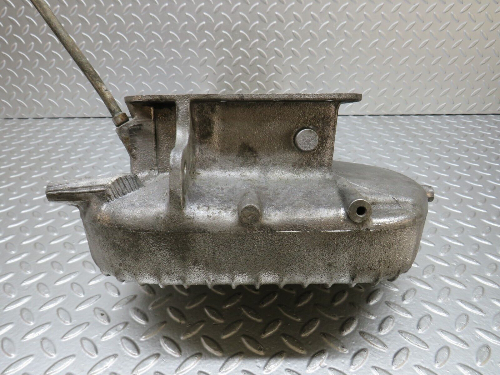 32811 Mercedes-Benz C107 R107 350 V8 Oil Pan Oil Sump 1160102913 1160140166