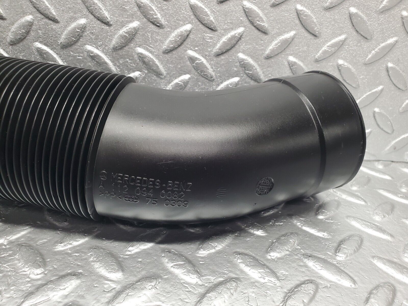 46843 Mercedes-Benz R129 320SL Coupe Air Intake Suction Pipe Right 1120940082