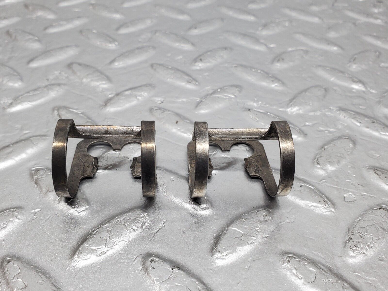 45479 Mercedes-Benz 280E M110.988 Valve Rocker Arm With Retaining Spring