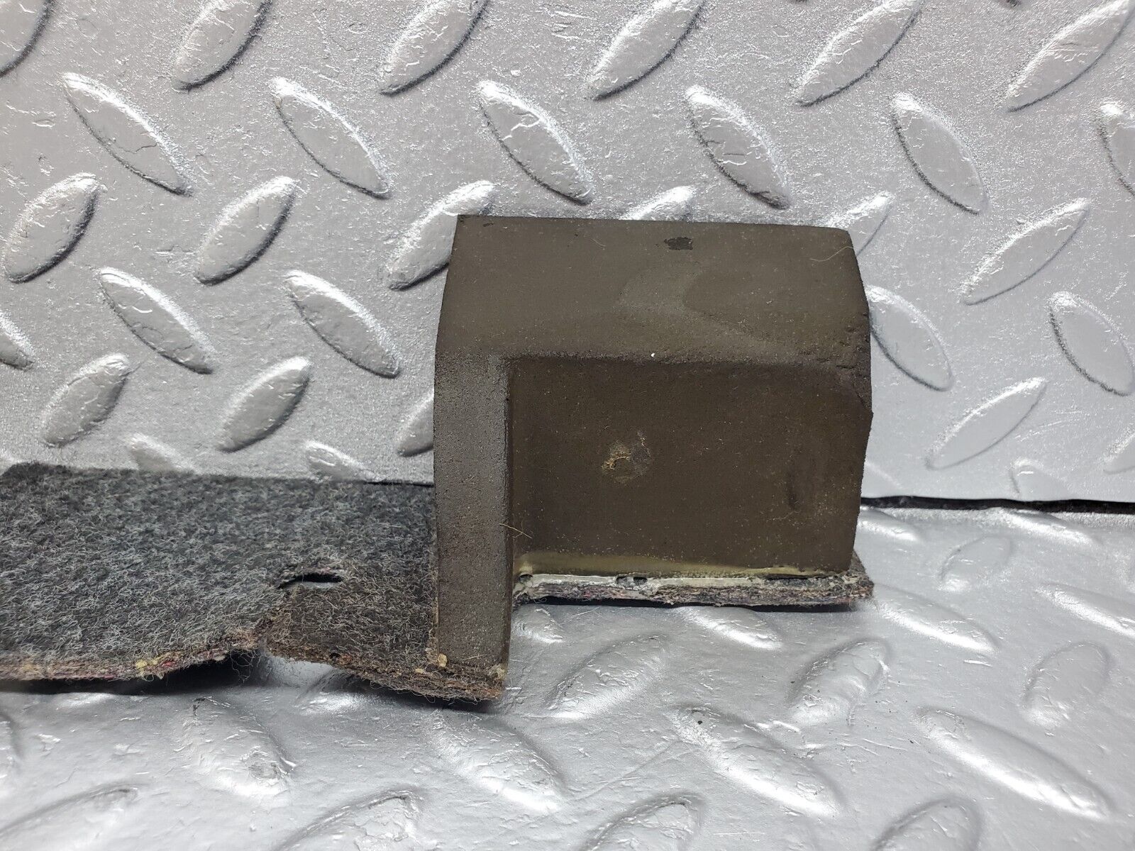 45734 Mercedes-Benz W126 420SE Rear Centre Seat Belt Carpet 1248600097