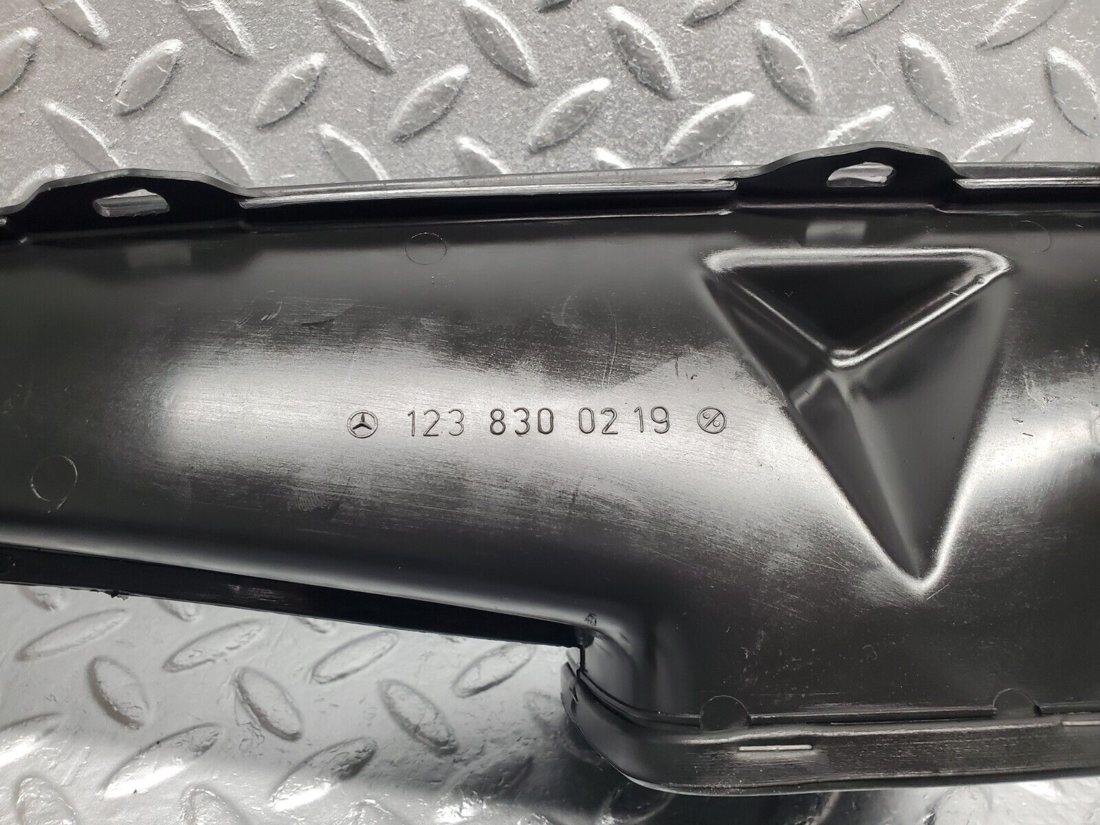 46506 Mercedes-Benz C123 280CE Coupe Air Duct Vent Pair 1238300219 1238300119