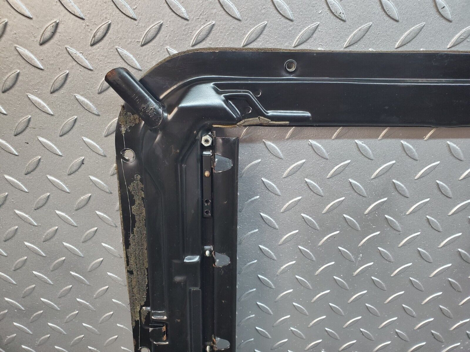 45994 Mercedes-Benz W126 420SE Power Sunroof Frame