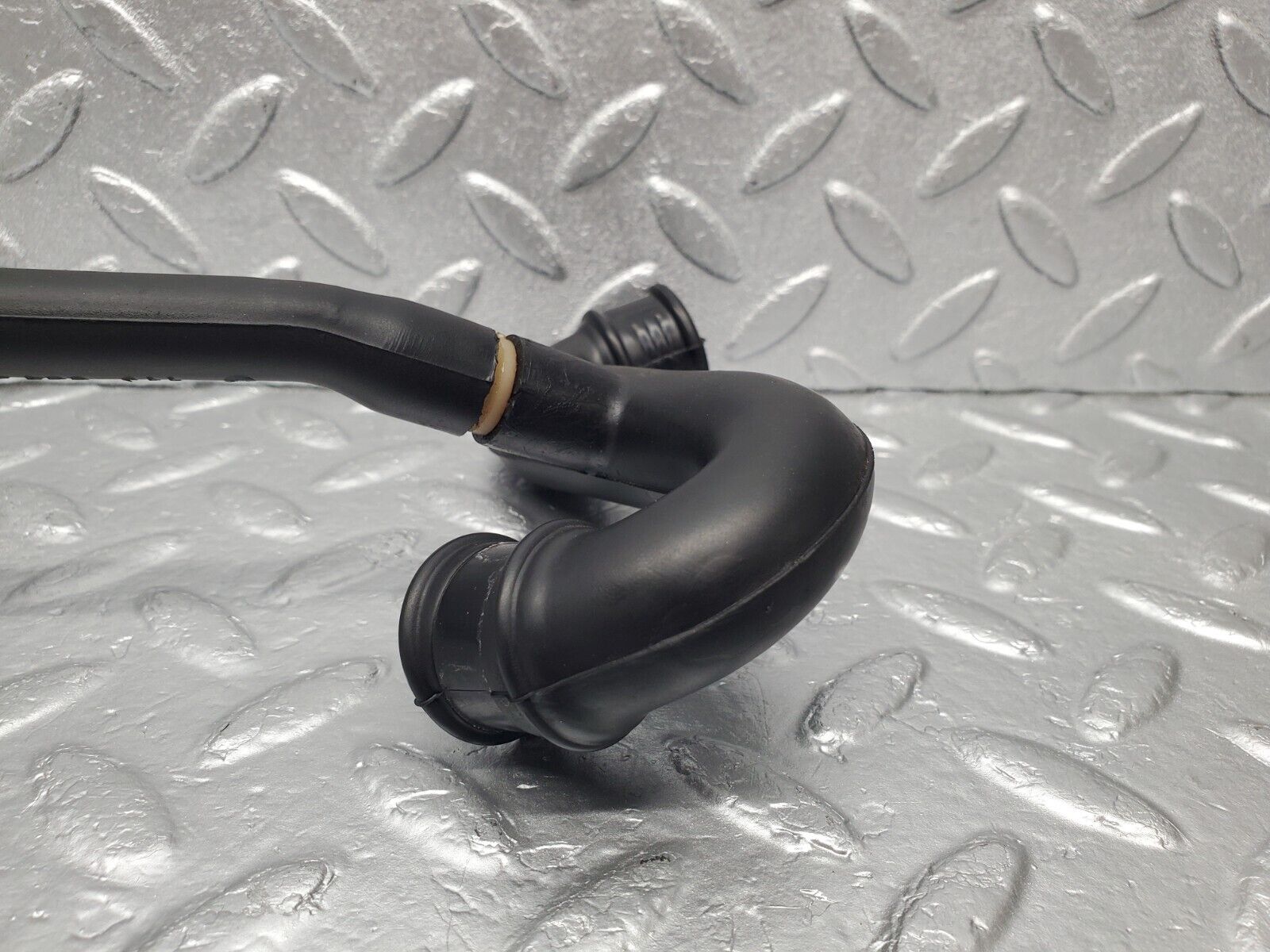 46703 Mercedes-Benz C123 280CE Coupe Air Intake Pipe 1100944982 1100943982