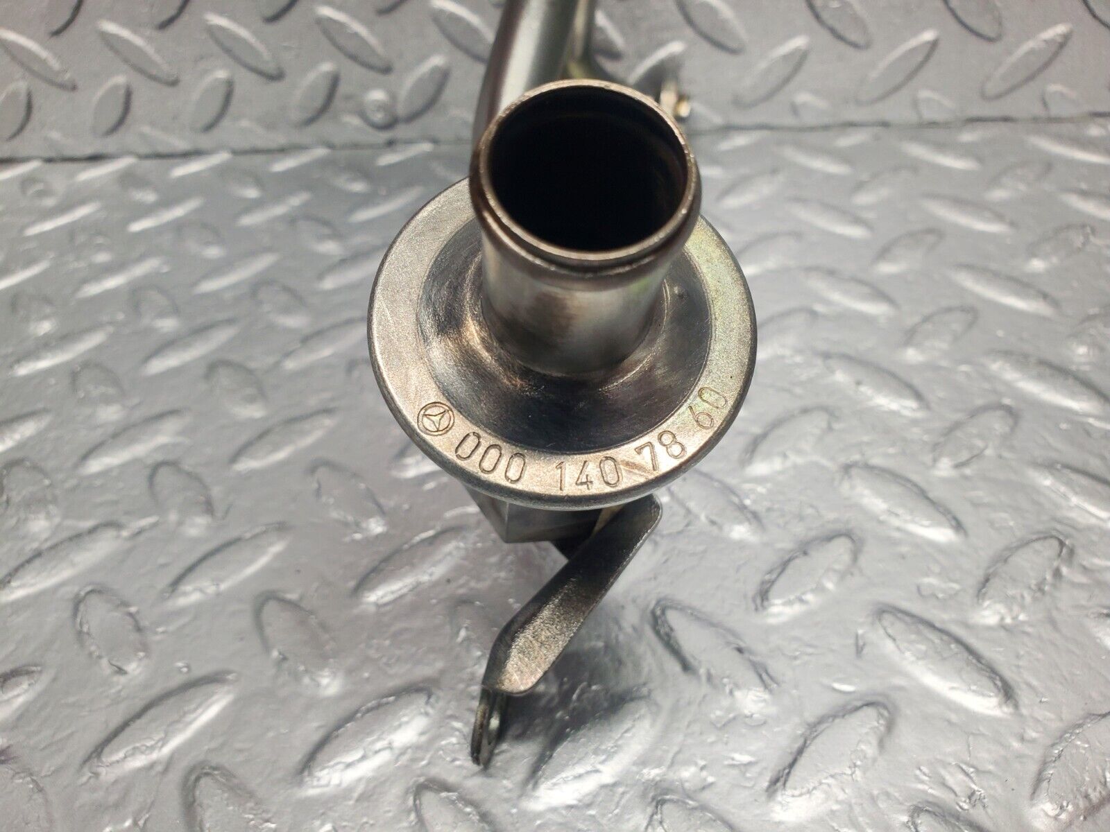 46194 Mercedes-Benz W124 280E EGR Valve Pipe 0001407860