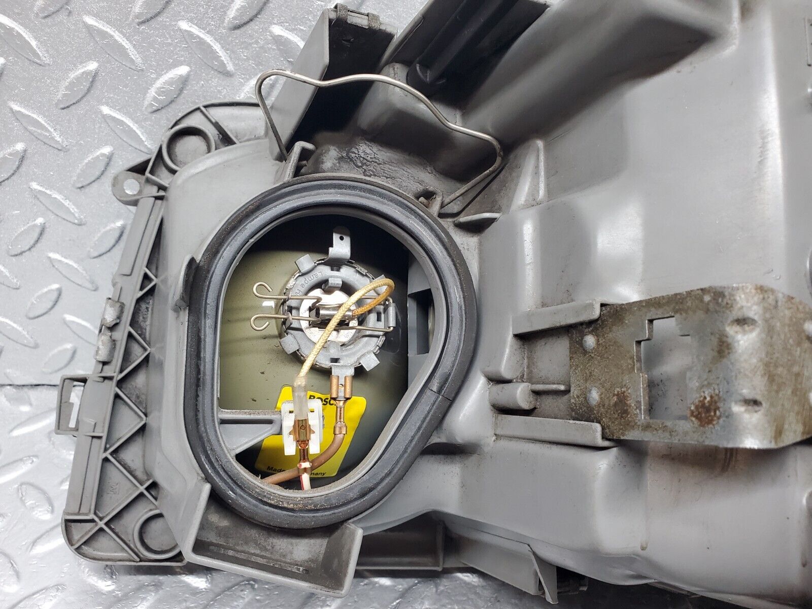 45826 Mercedes-Benz W126 420SE Headlight Right Bosch 0301065706 1268209361