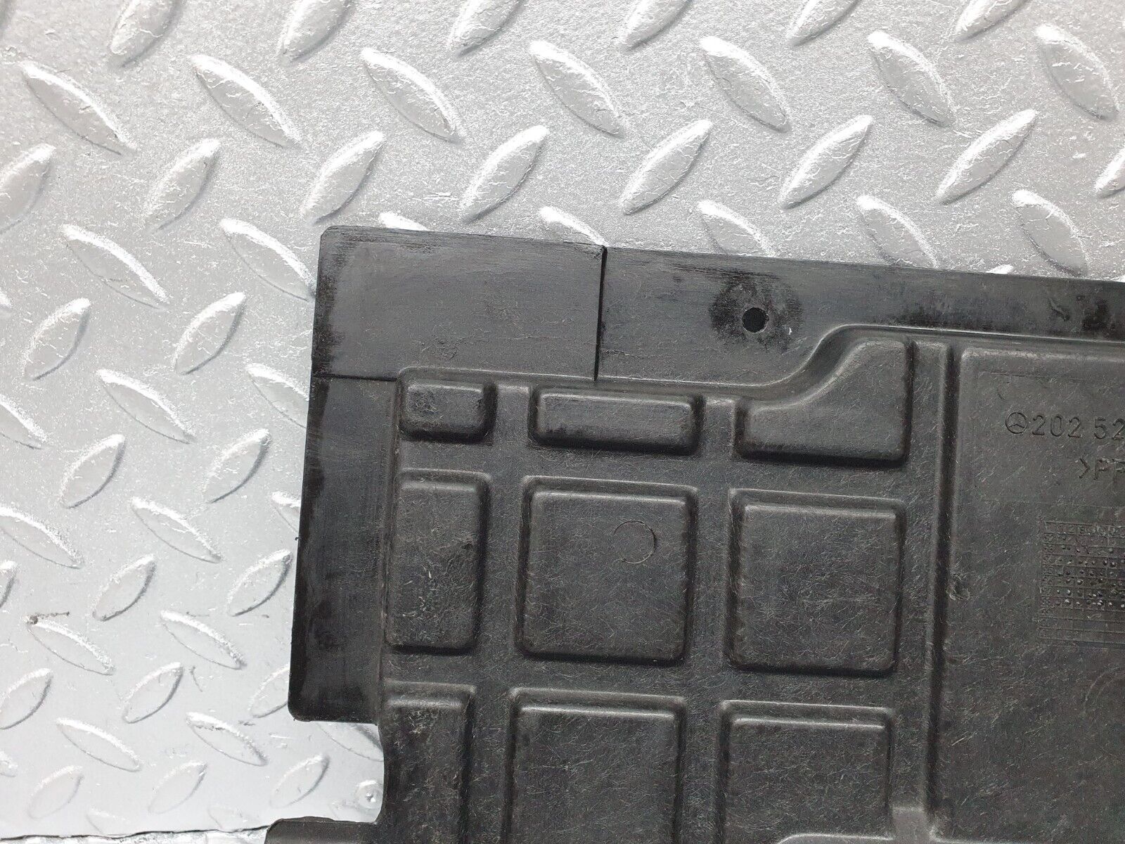 41782 Mercedes-Benz W202 C200 Left Engine Bay Cover Panel 2025241230