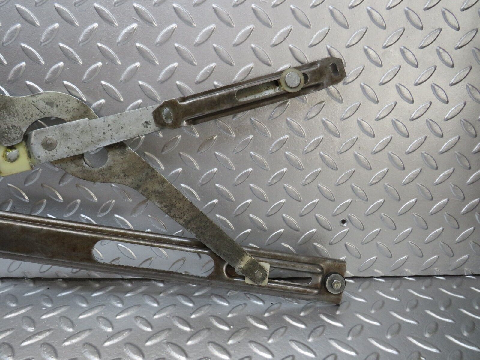 25080 Mercedes-Benz R107 C107 Front Left Power Window Regulator 1077200746