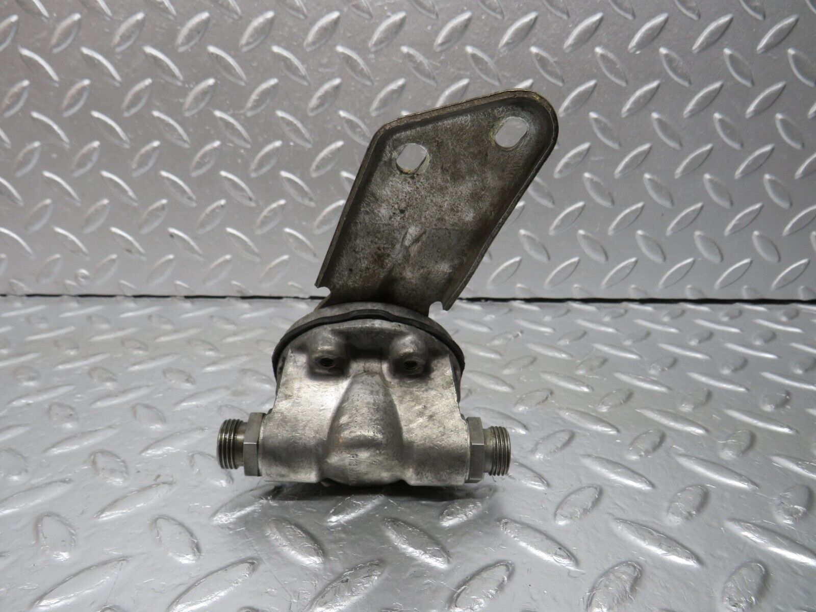 32956 Mercedes-Benz C107 R107 450 V8 Oil Pressure Damper 1161870196 1161870494