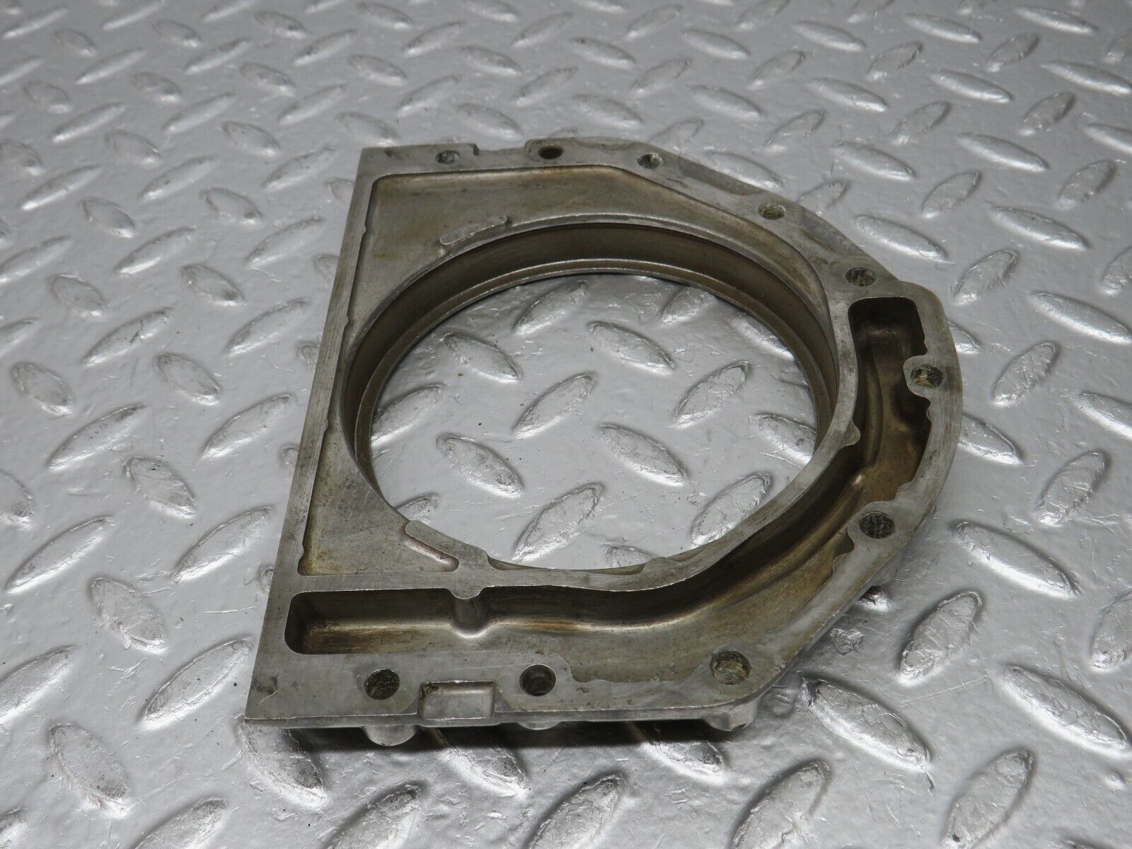 32760 Mercedes-Benz C107 R107 350 V8 Crankshaft Rear Sealing Cover 1160110608